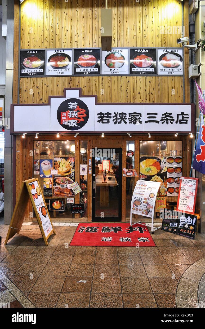 KYOTO, Giappone - 27 novembre 2016: ristorante giapponese di Kyoto, Giappone. Kyoto è una grande città con una popolazione di 1,5 milioni di euro. Foto Stock