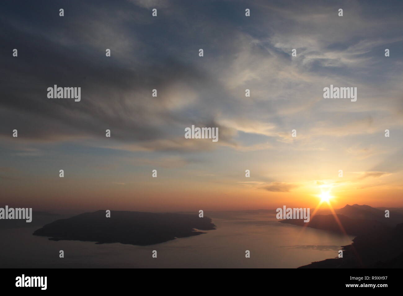 Vista dell'isola di Brač da Vošac top, il monte Biokovo, Croazia Foto Stock