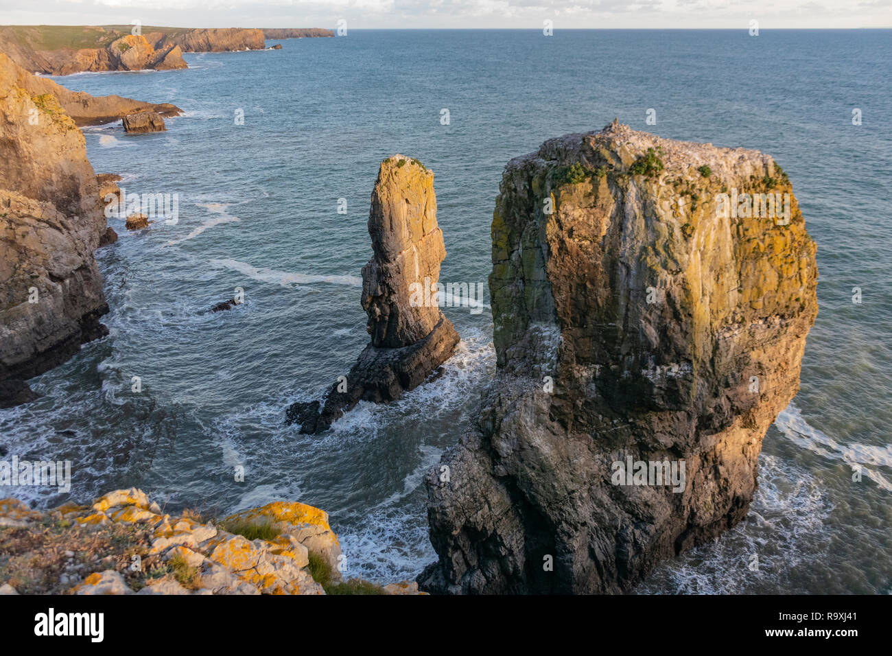 Pila di rocce, Castlemartin, Pembrokeshire, Galles Foto Stock