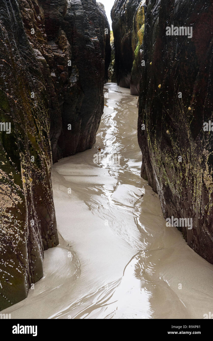 Stretto canale tra rocce, Ardnave Point, Islay, Ebridi Interne, Argyll & Bute, Scozia Foto Stock