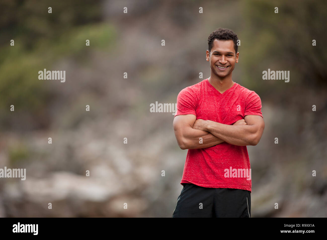 Ritratto di un sorridente giovane. Foto Stock