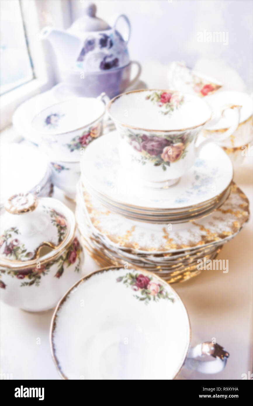 Una pila di belle vintage inglese bone china crockey. Foto Stock