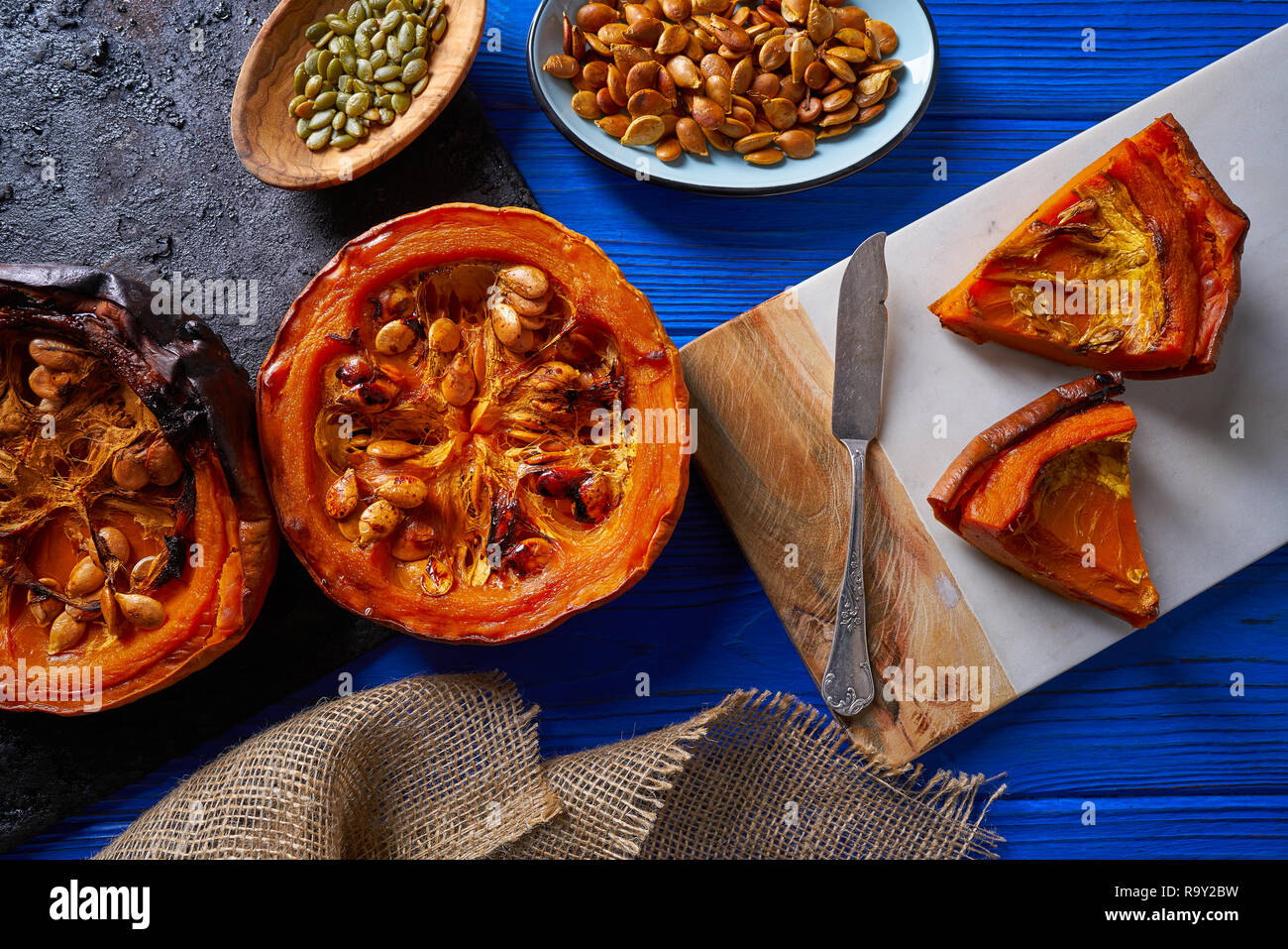 Arrosto ricetta zucca in forno vintage board Foto Stock