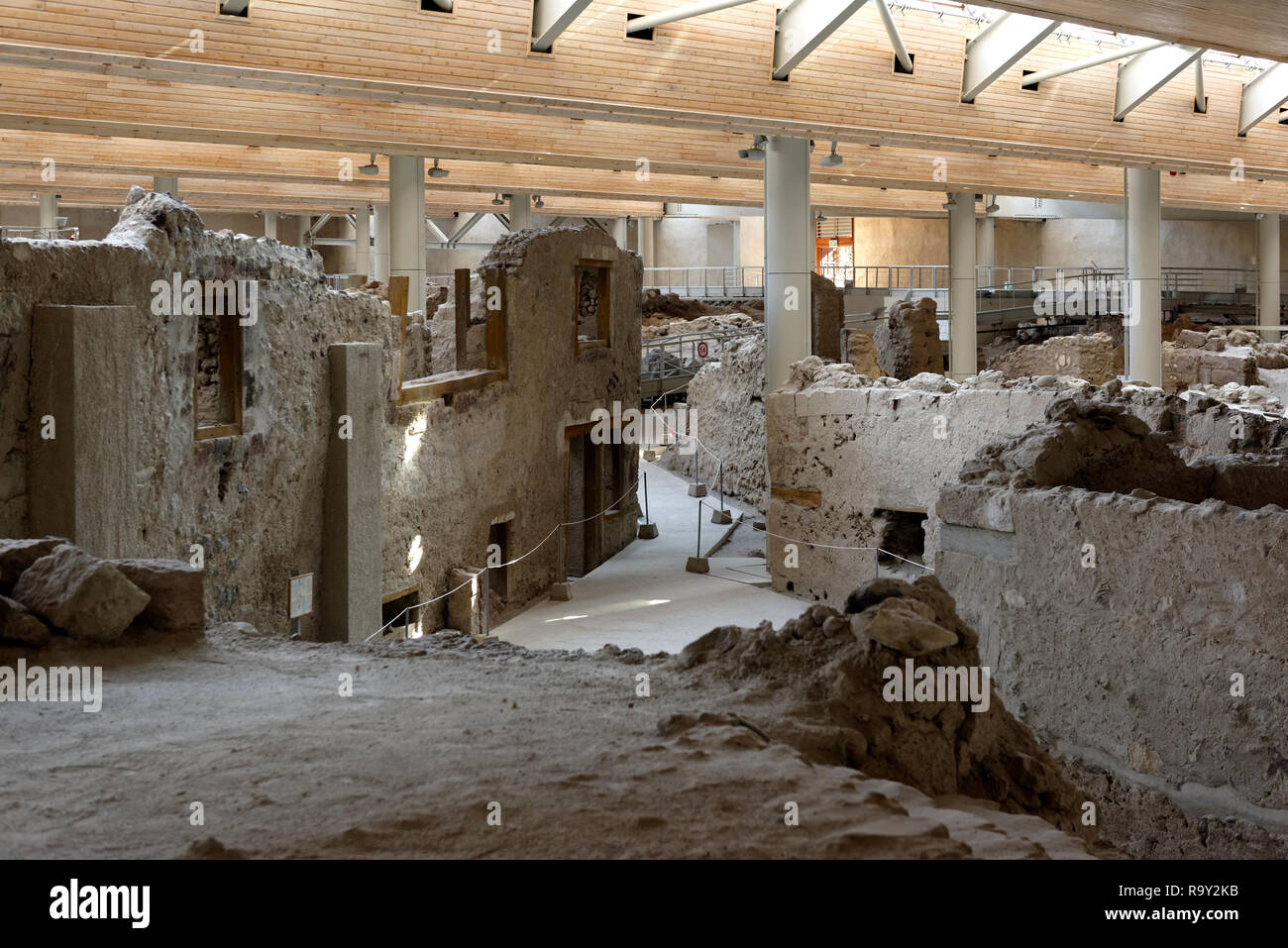 Il triangolo quadrato a Akrotiri, a Minoan Età del Bronzo insediamento la vulcanica isola greca di Santorini (Thera), in Grecia. La liquidazione è stata destroye Foto Stock