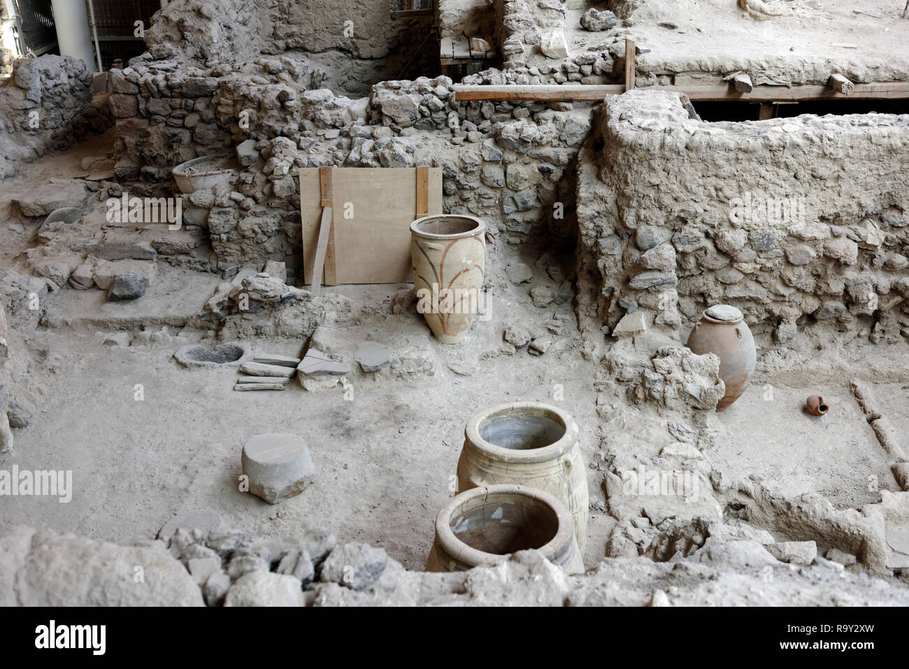 Il sito archeologico di Akrotiri, a Minoan Età del Bronzo insediamento la vulcanica isola greca di Santorini (Thera), in Grecia. La liquidazione è stata dest Foto Stock