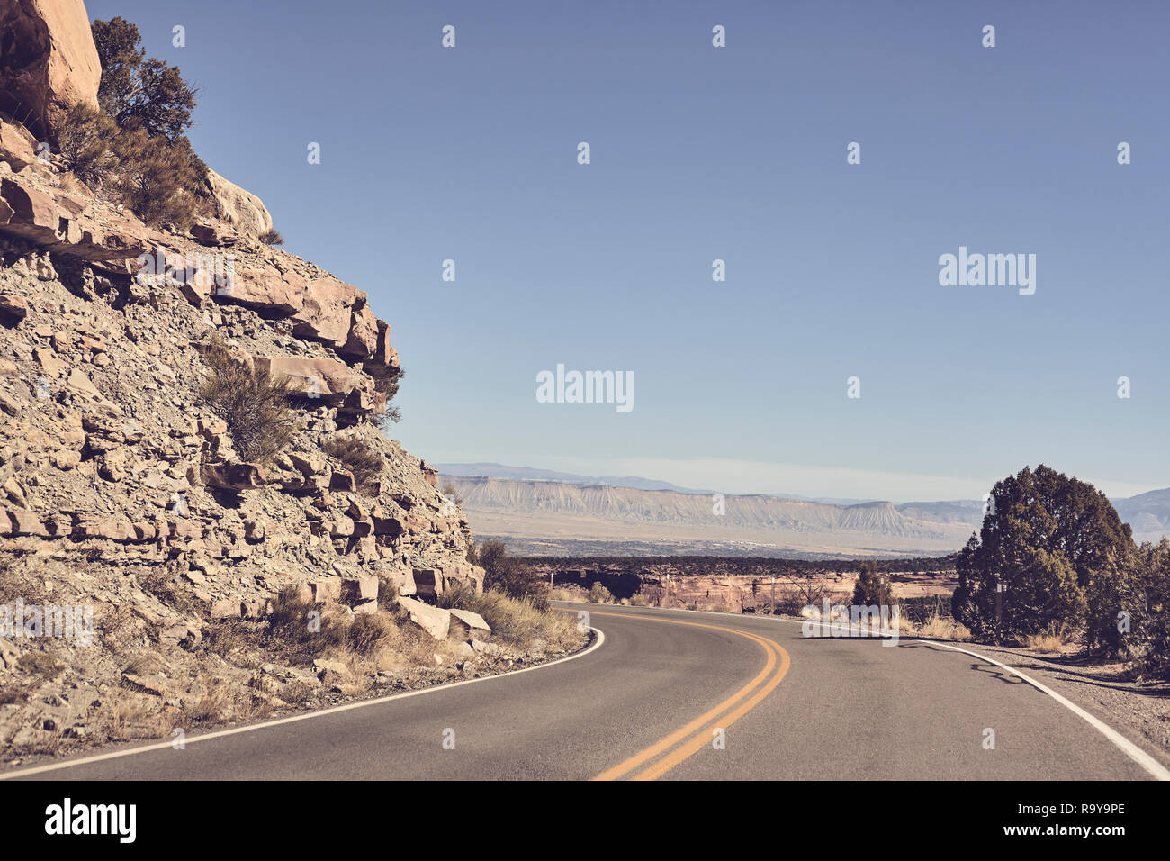 Retrò tonica scenic mountain road, Colorado, Stati Uniti d'America. Foto Stock