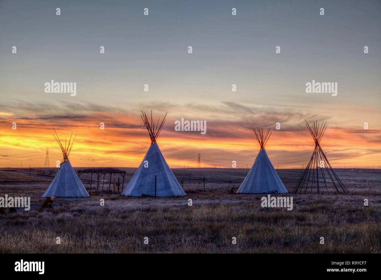 Una dimostrazione di come il Native American vissuta nella prateria del Centro America durante il 1800s. Foto Stock