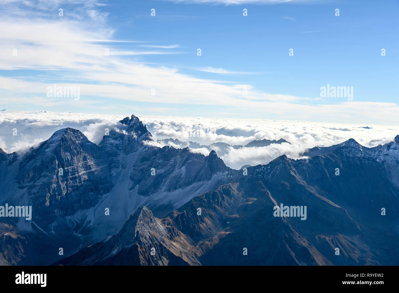 Luftbilder Tirol ÖAMTC ZENZENHOF;Bautelle BBT Patsch;Europabrücke;Stubaier Gletscher;Serlesspitze;Südtiroler Dolomiten; Foto Stock