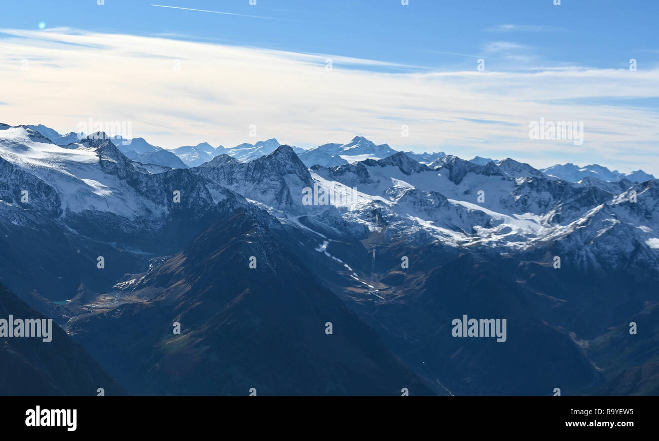 Luftbilder Tirol ÖAMTC ZENZENHOF;Bautelle BBT Patsch;Europabrücke;Stubaier Gletscher;Serlesspitze;Südtiroler Dolomiten; Foto Stock