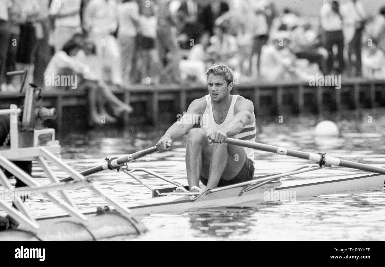 Henley Royal Regatta 1986, Henley-on-Thames, Inghilterra, Diamond sfida skiff, Steve REDGRAVE. Foto di Peter Spurrier/Intersport immagini images@intersport-images.com posta elettronica Foto Stock