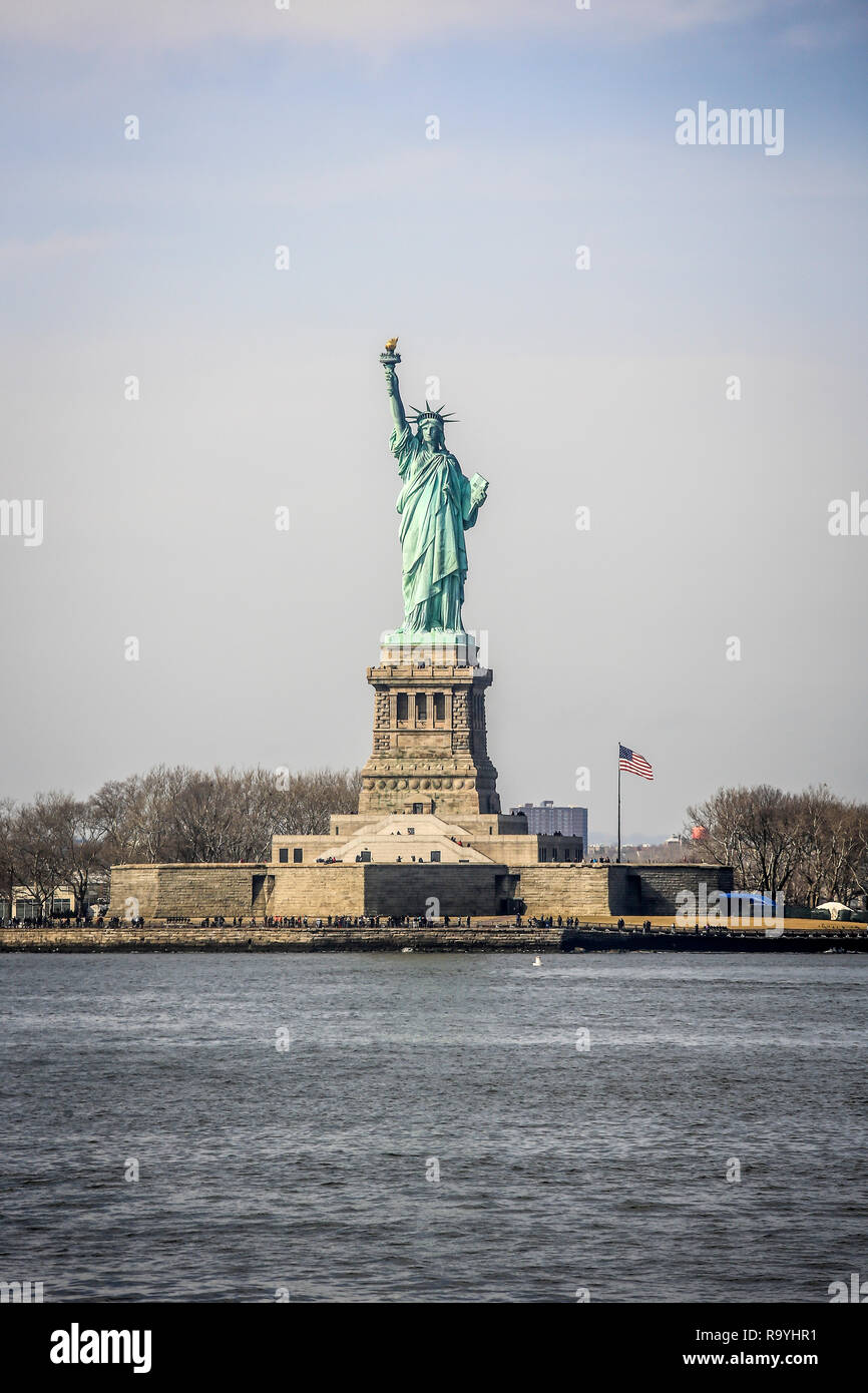 20.02.2018, New York New York, Vereinigte Staaten von Amerika - Freiheitsstatue, la Statua della Libertà, Liberty Island, Stati Uniti d'America. 00x180220D130CARO [modalità Foto Stock