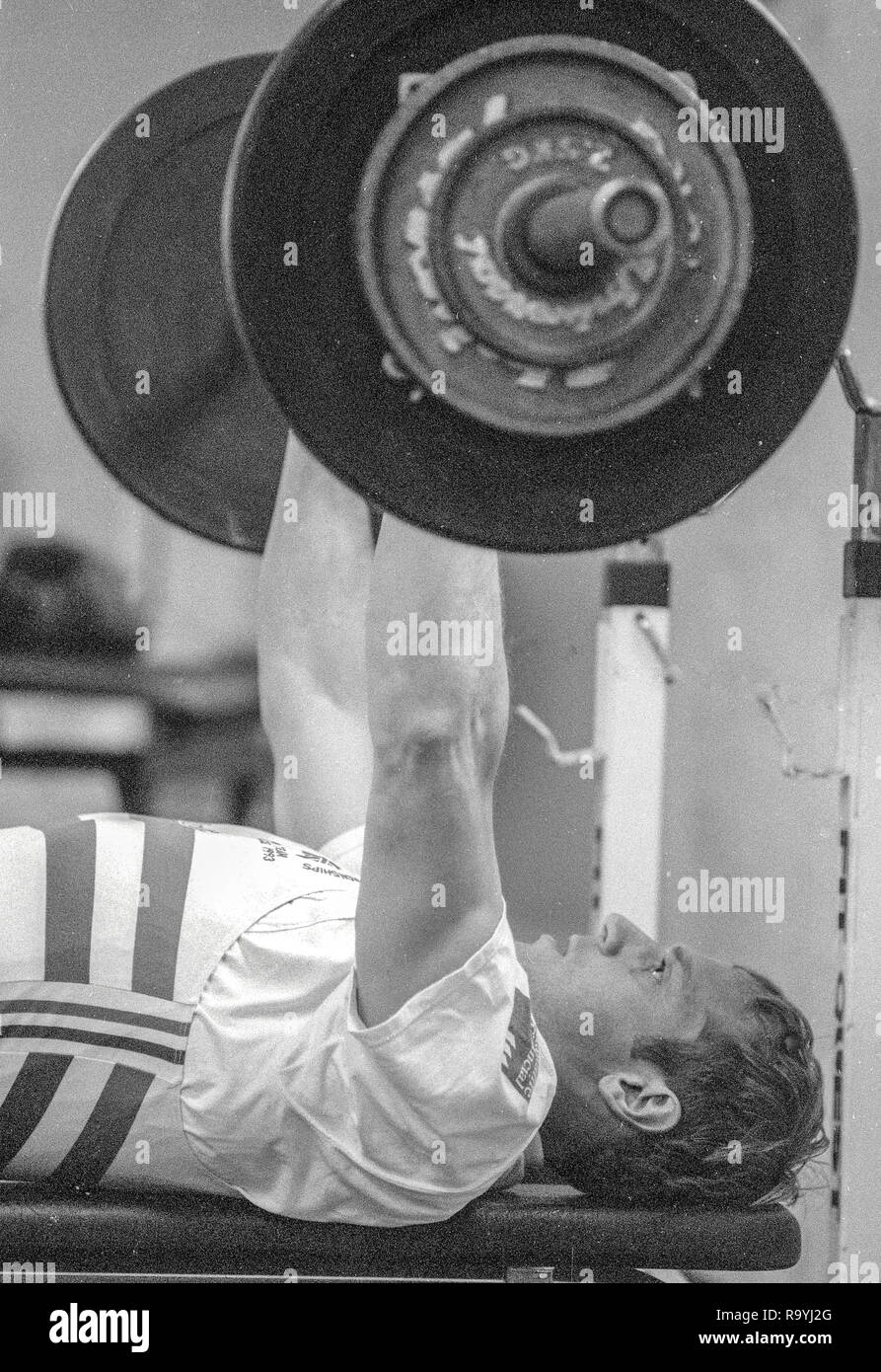 Henley. Regno Unito, Steve REDGRAVE, il peso della formazione in Leander Club palestra 1988. [Obbligatorio di credito - Pietro Spurrier/Intersport immagini] Foto Stock