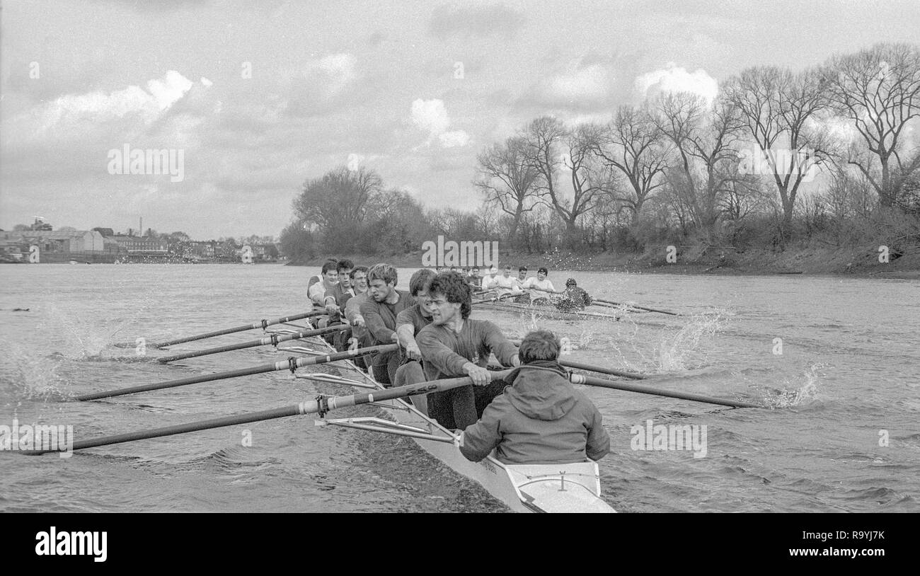 Londra. Regno Unito. 1987 Pre Fixture, gamma Boat Race. Squadra Nazionale vs Cambridge University BC sul campionato corso Mortlake per Putney. Il fiume Tamigi. Sabato 21.03.1987 [Obbligatorio Credito: Pietro SPURRIER/Intersport immagini] Squadra Nazionale, prua, Terry Dillon, John MAXY, John GARRETT, Martin CROSS, Andy Holmes, Steve REDGRAVE, Adam CLIFT, Richard STANHOPE e Cox, Pat SWEENEY. CUBC. Equipaggio prua. Ian Clarke, Richard SPINK, Nicholas GRUNDY, Matt BRITTIN, Stephen PEEL [Presidente] Jim PEW Jim GARMAN, Paddy BROUGHTON e Cox. Julian wolfson Foto Stock