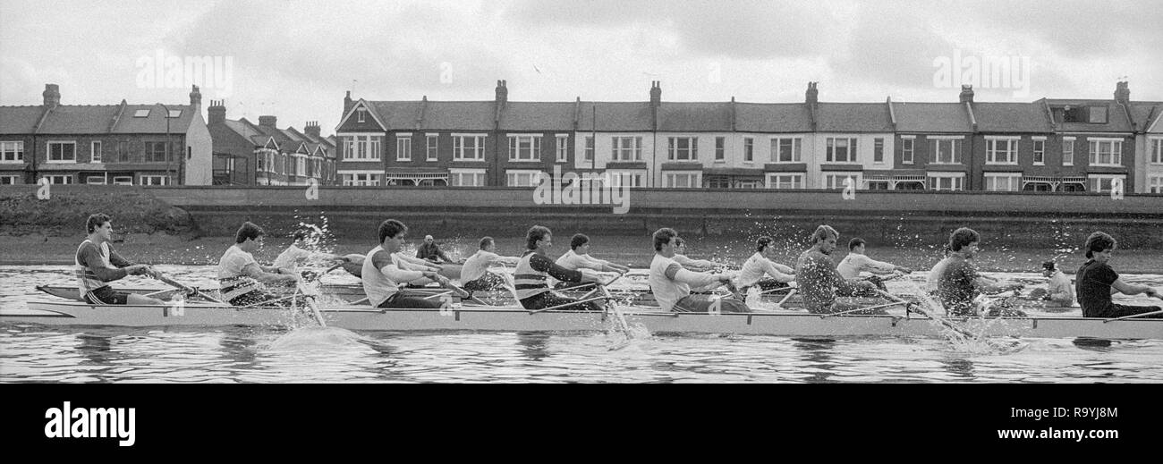 Londra. Regno Unito. 1987 Pre Fixture, gamma Boat Race. Squadra Nazionale vs Cambridge University BC sul campionato corso Mortlake per Putney. Il fiume Tamigi. Sabato 21.03.1987 [Obbligatorio Credito: Pietro SPURRIER/Intersport immagini] Squadra Nazionale, prua, Terry Dillon, John MAXY, John GARRETT, Martin CROSS, Andy Holmes, Steve REDGRAVE, Adam CLIFT, Richard STANHOPE e Cox, Pat SWEENEY. CUBC. Equipaggio prua. Ian Clarke, Richard SPINK, Nicholas GRUNDY, Matt BRITTIN, Stephen PEEL [Presidente] Jim PEW Jim GARMAN, Paddy BROUGHTON e Cox. Julian wolfson Foto Stock