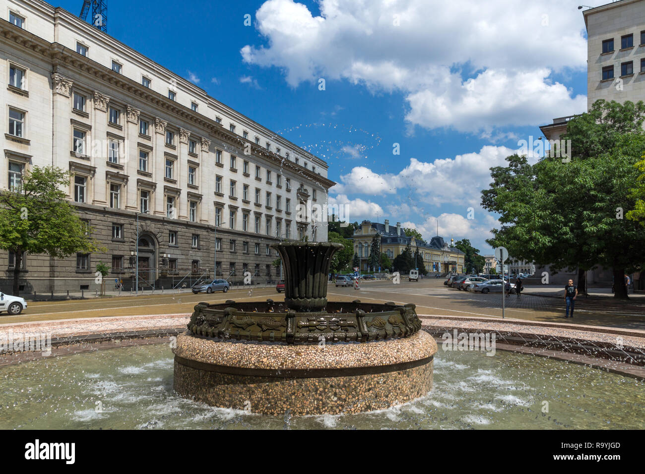 SOFIA, BULGARIA - 20 Maggio 2018: fontana a Atanas Burov Square , Sofia, Bulgaria Foto Stock