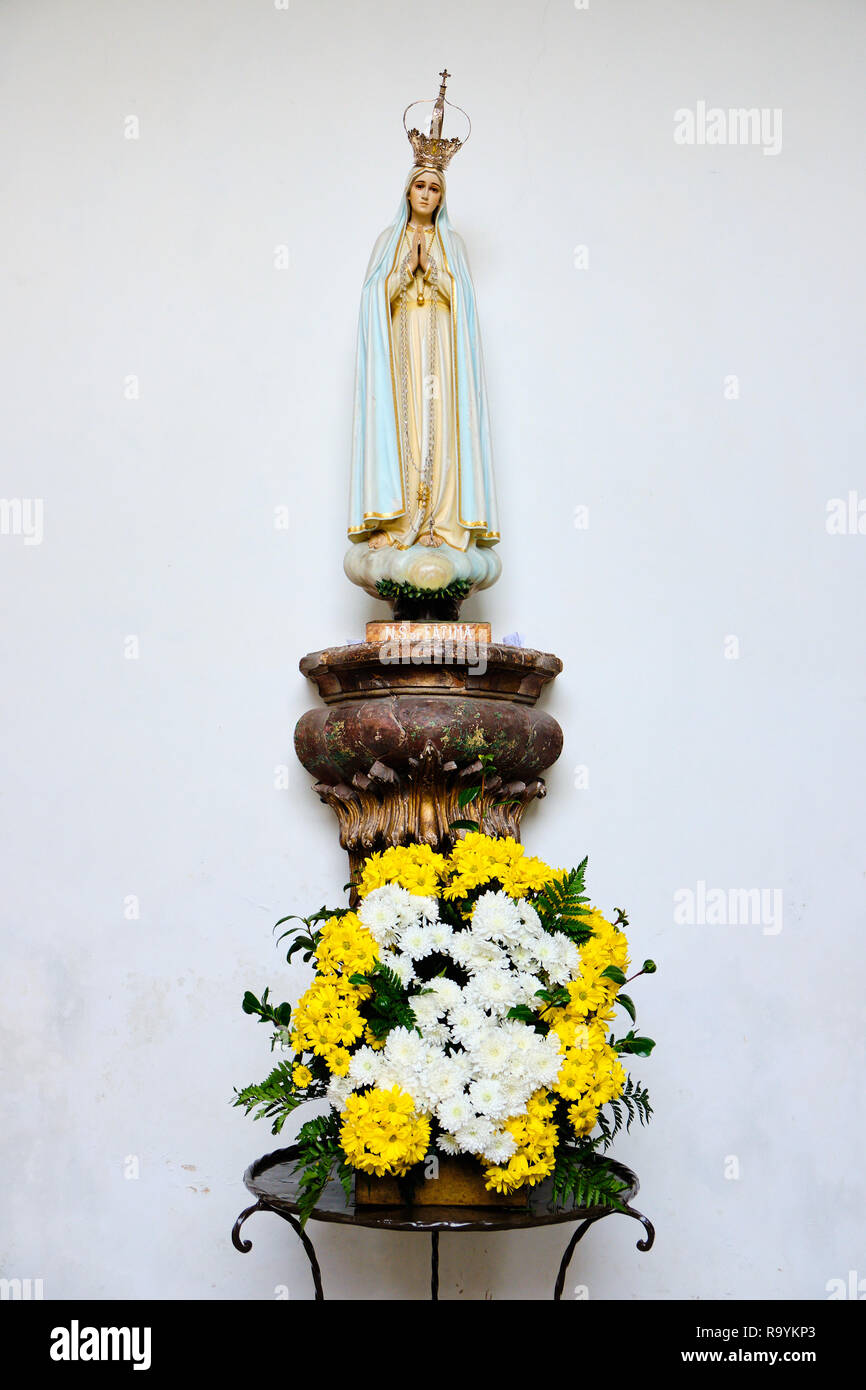 Braga, Portogallo - 23 dicembre 2018: Immagine di Nostra Signora di Fatima, dettagli della cattedrale di Braga, Portogallo. Foto Stock