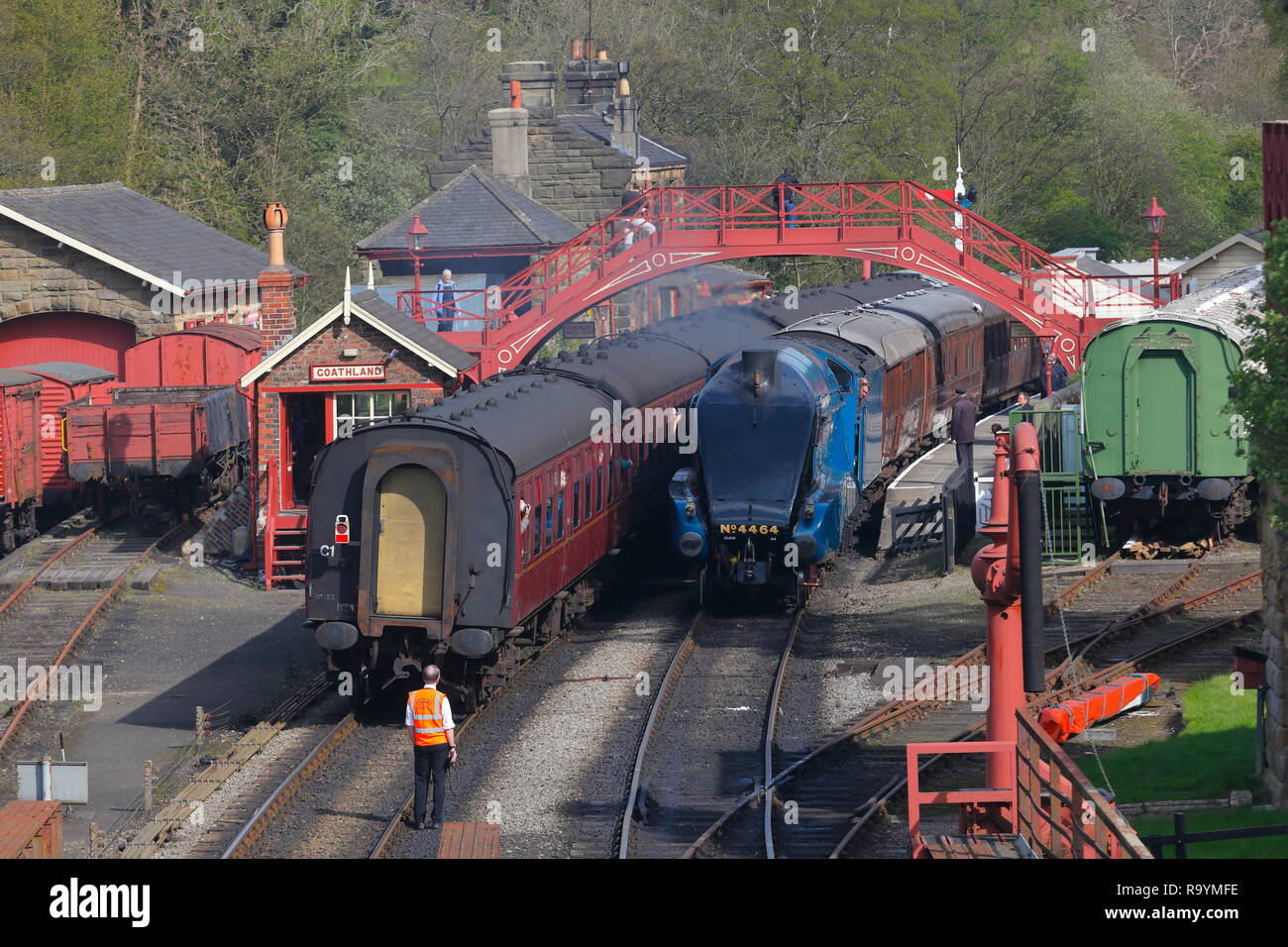 Il tarabuso locomotiva a vapore 4464 sulla North Yorkshire Moors Railway in Goathland. Foto Stock