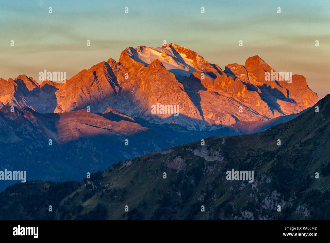 Tramonto in marmolada immagini e fotografie stock ad alta risoluzione