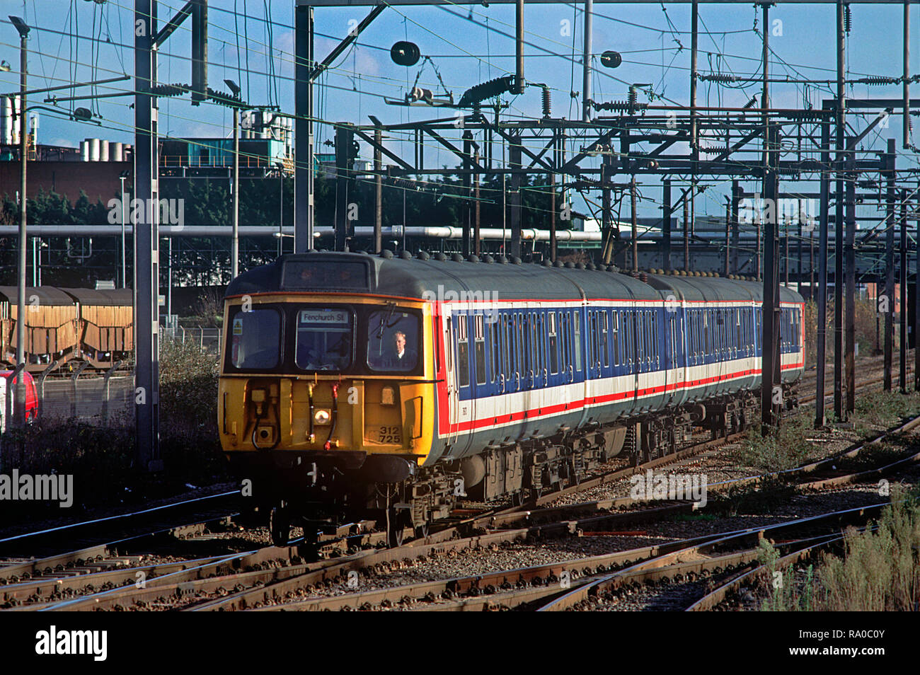 Classe 312 Electric Multiple Unit numero di approcci 312725 Dagenham Dock il 5 agosto 1999. Foto Stock Classe 312 Electric Multiple Unit numero di approcci 312725 Dagenham Dock il 5 agosto 1999. Foto Stock
