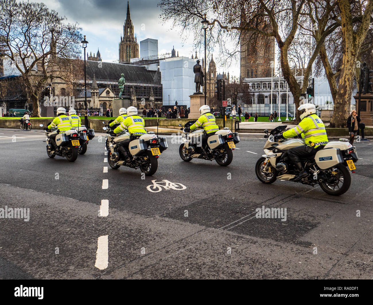 London Metropolitan Police Escort motociclisti - Londra motociclo outriders polizia di Westminster Central London REGNO UNITO Foto Stock