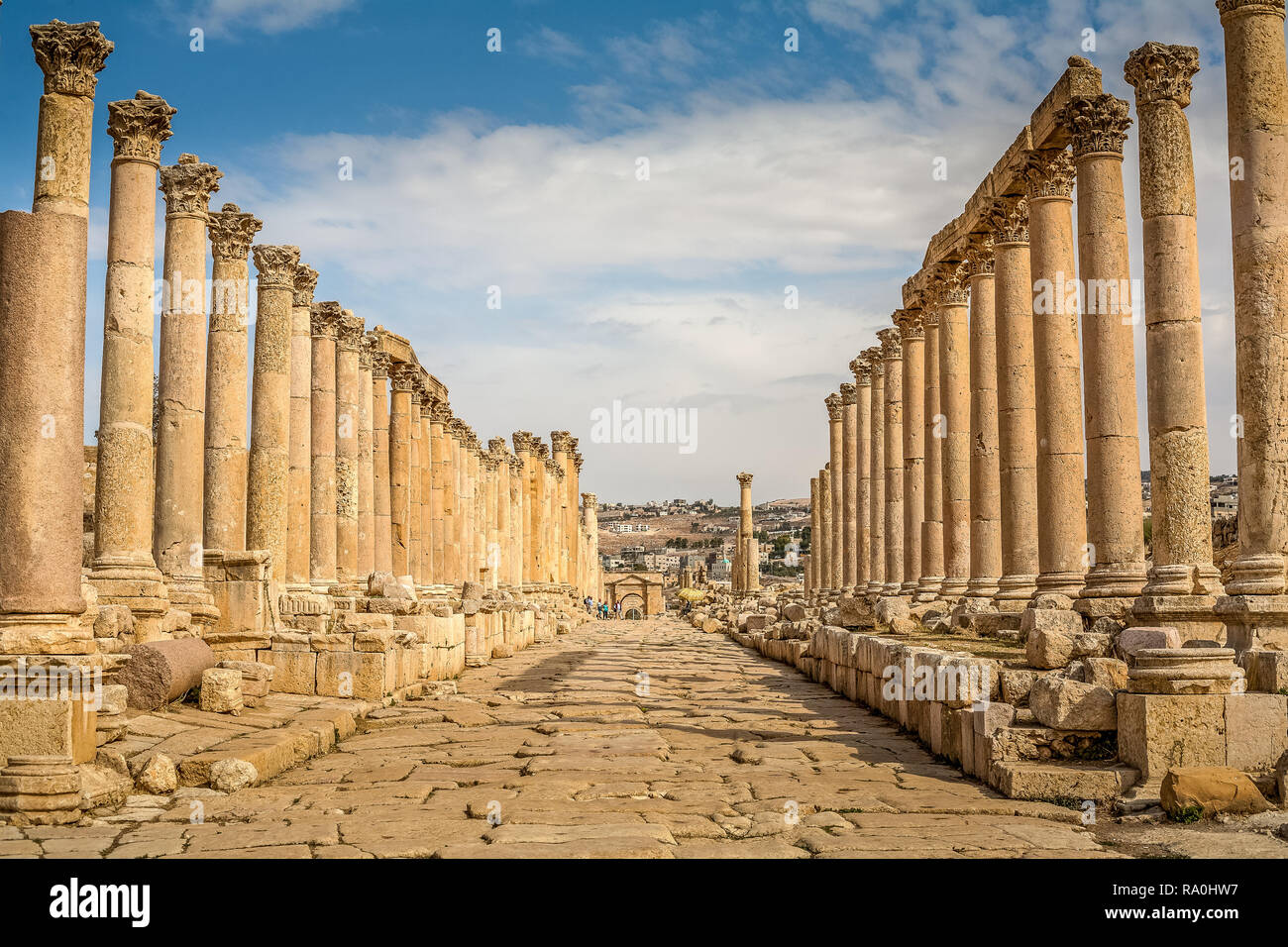 Colonnato street in rovine Romane di Jerash in Giordania. Foto Stock