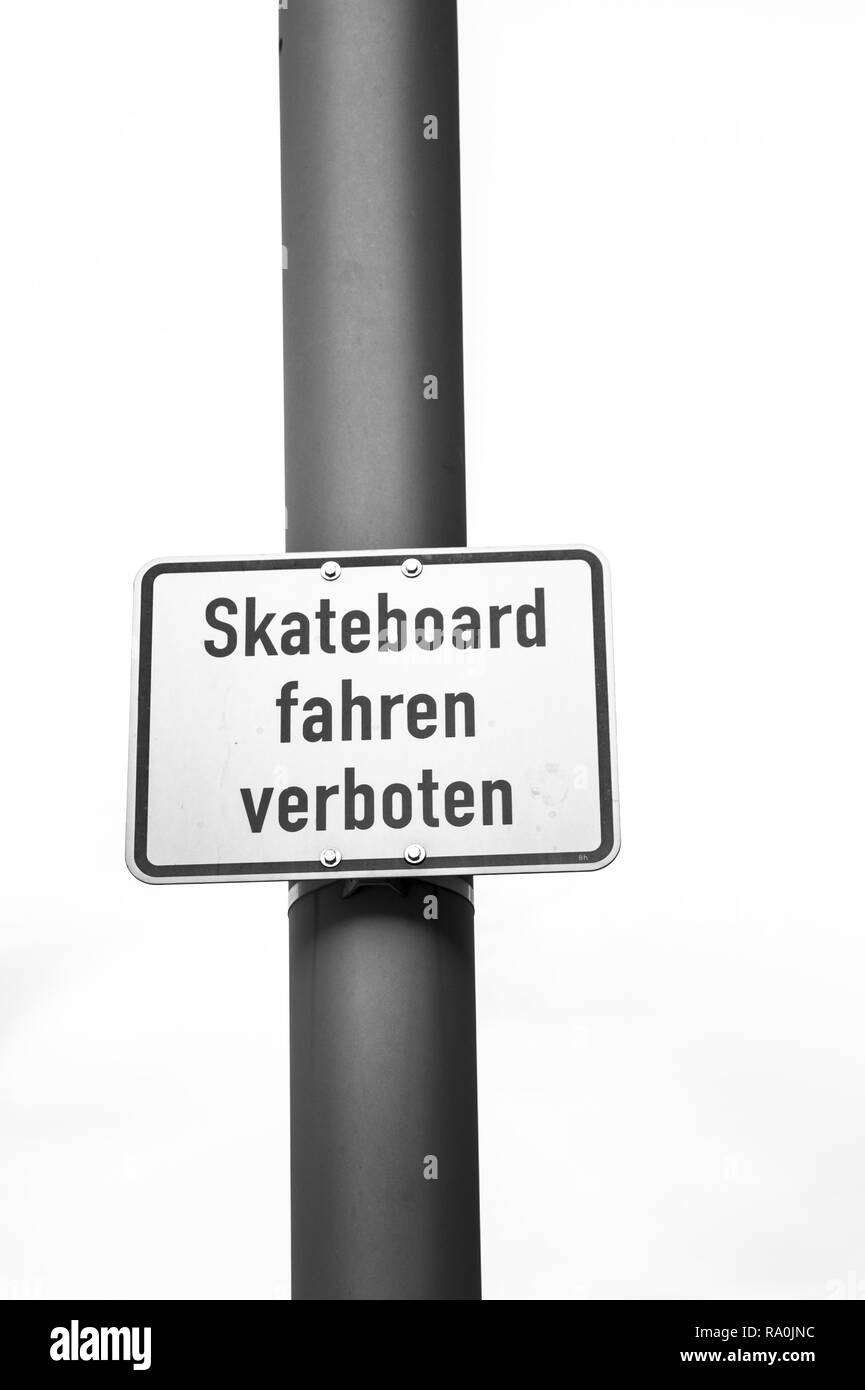 Cartello che diceva "no lo skateboard' Foto Stock