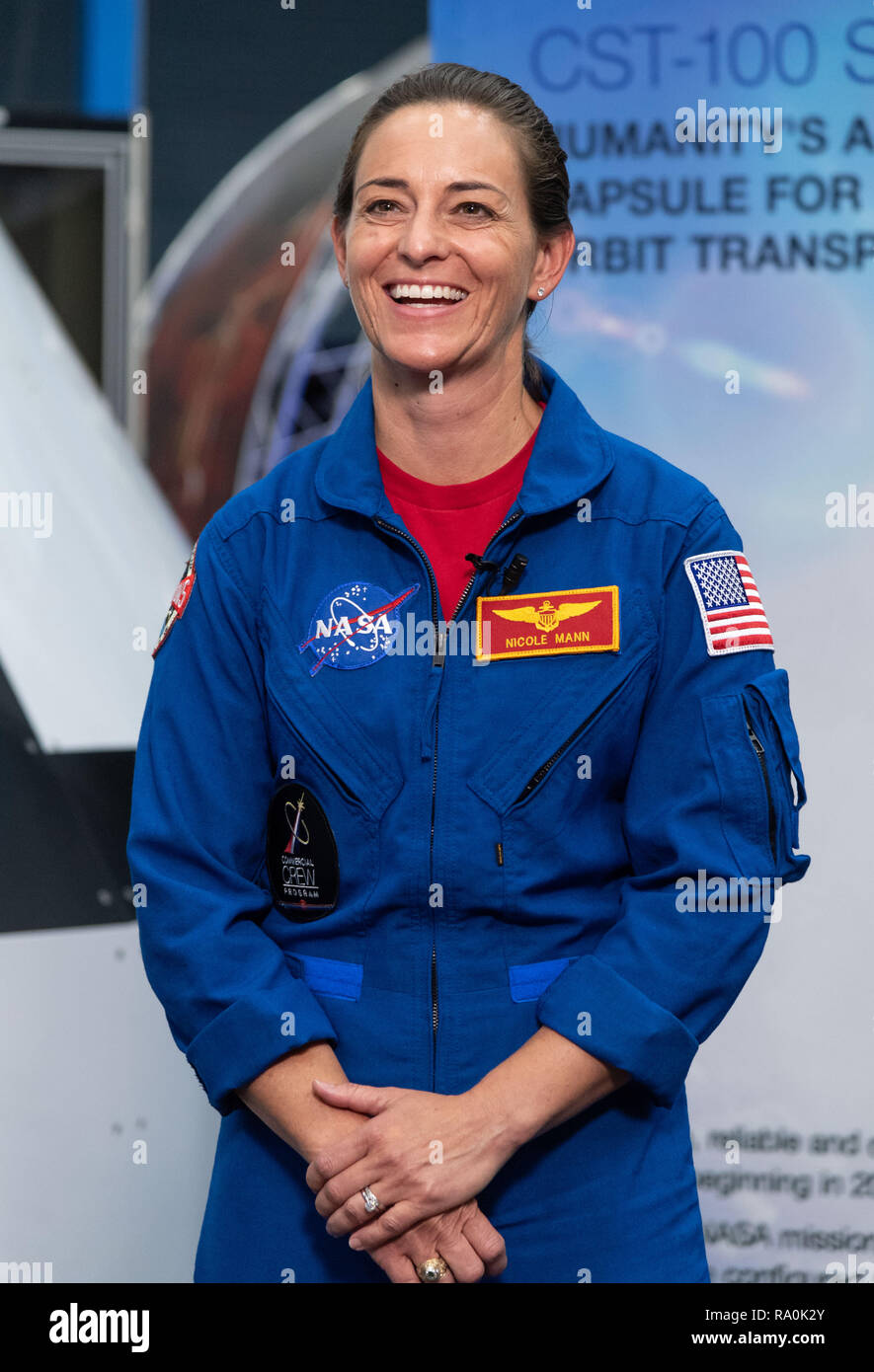 La NASA Boeing Commercial equipaggio astronauta Nicole Mann durante l'annuncio di astronauti scelti per la Boeing e commerciale SpaceX equipaggi presso il Johnson Space Center Agosto 3, 2018 in Houston, Texas. Foto Stock
