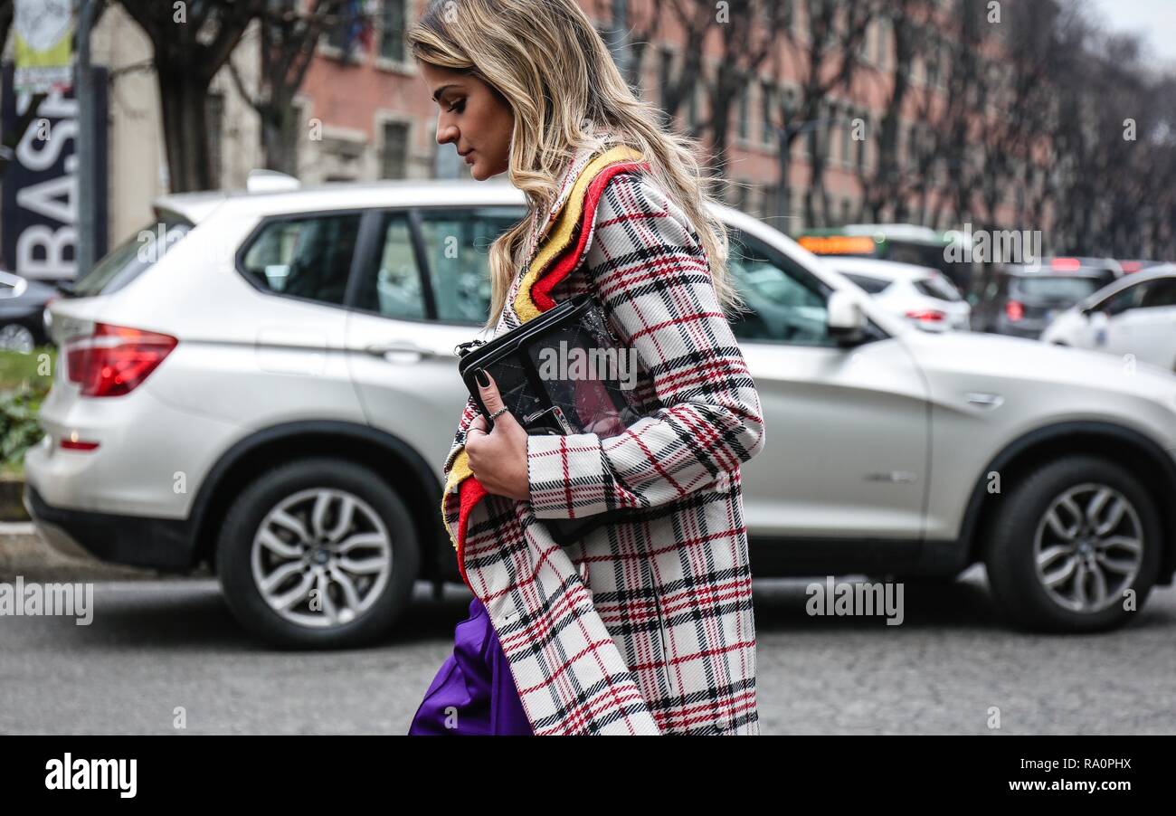 Milano, Italia - 24 Febbraio 2018: Thassia navate su strada durante la settimana della moda di Milano. Foto Stock