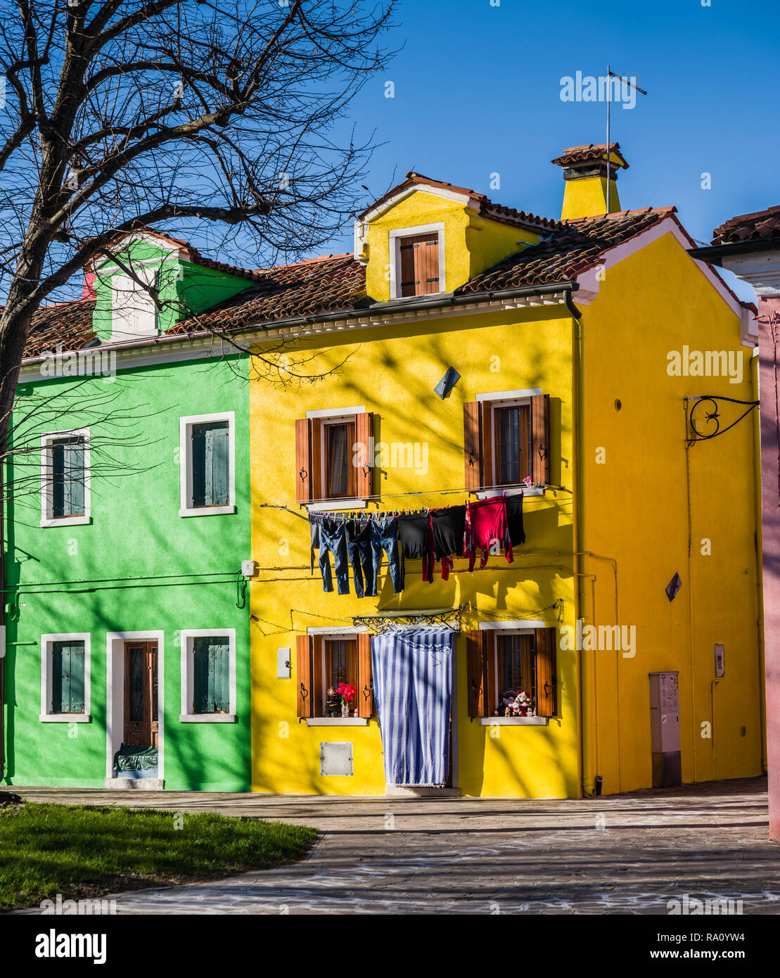 Edifici dipinti,Burano Venezia Italia. Foto Stock