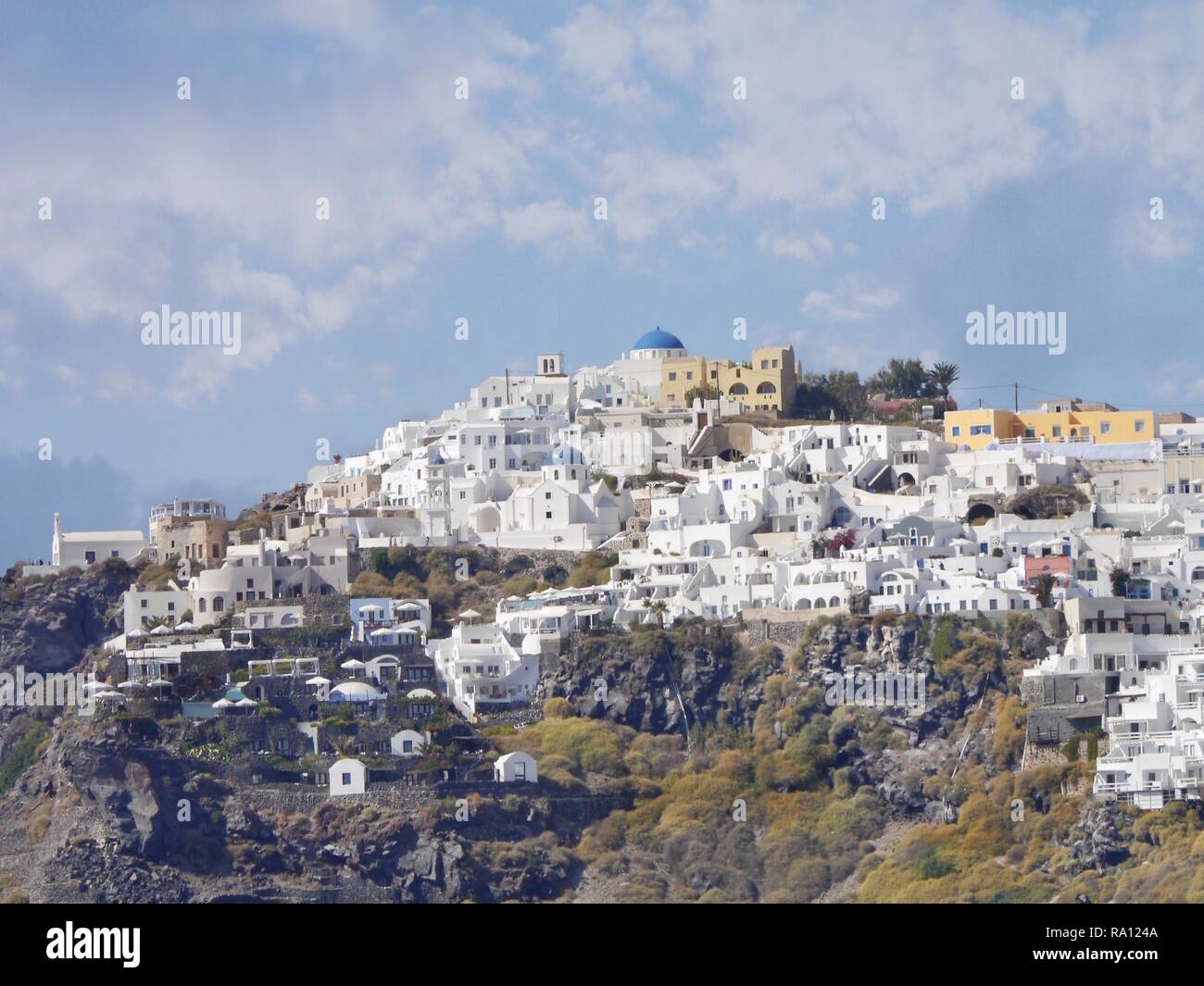 Vista del villaggio di Oia da Fira, Santorini, Grecia Foto Stock