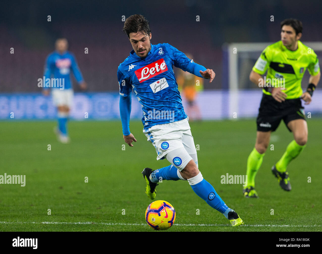 Napoli, campania, Italy. 29 Dic, 2018. Simone Verdi di SSC Napoli visto in azione durante la serie di una partita di calcio tra SSC Napoli vs Bologna FC presso lo Stadio San Paolo. Credito: Ernesto Vicinanza/SOPA Immagini/ZUMA filo/Alamy Live News Foto Stock