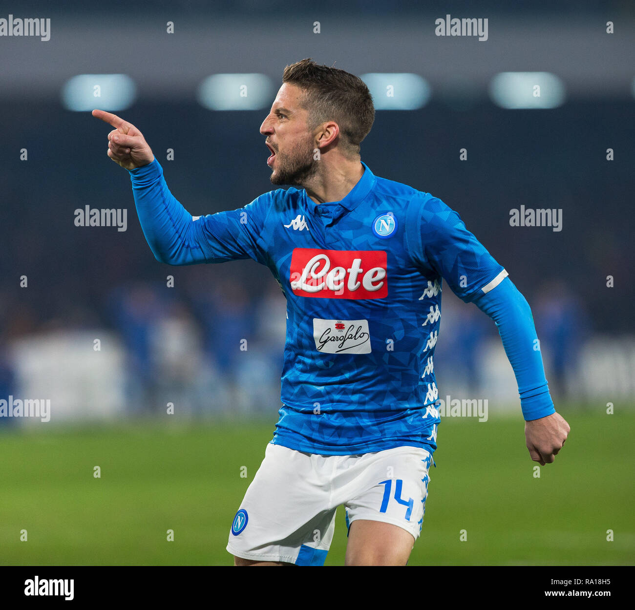 Napoli, campania, Italy. 29 Dic, 2018. Dries Mertens di SSC Napoli celebra dopo rigature durante la serie di una partita di calcio tra SSC Napoli vs Bologna FC presso lo Stadio San Paolo. Credito: Ernesto Vicinanza/SOPA Immagini/ZUMA filo/Alamy Live News Foto Stock