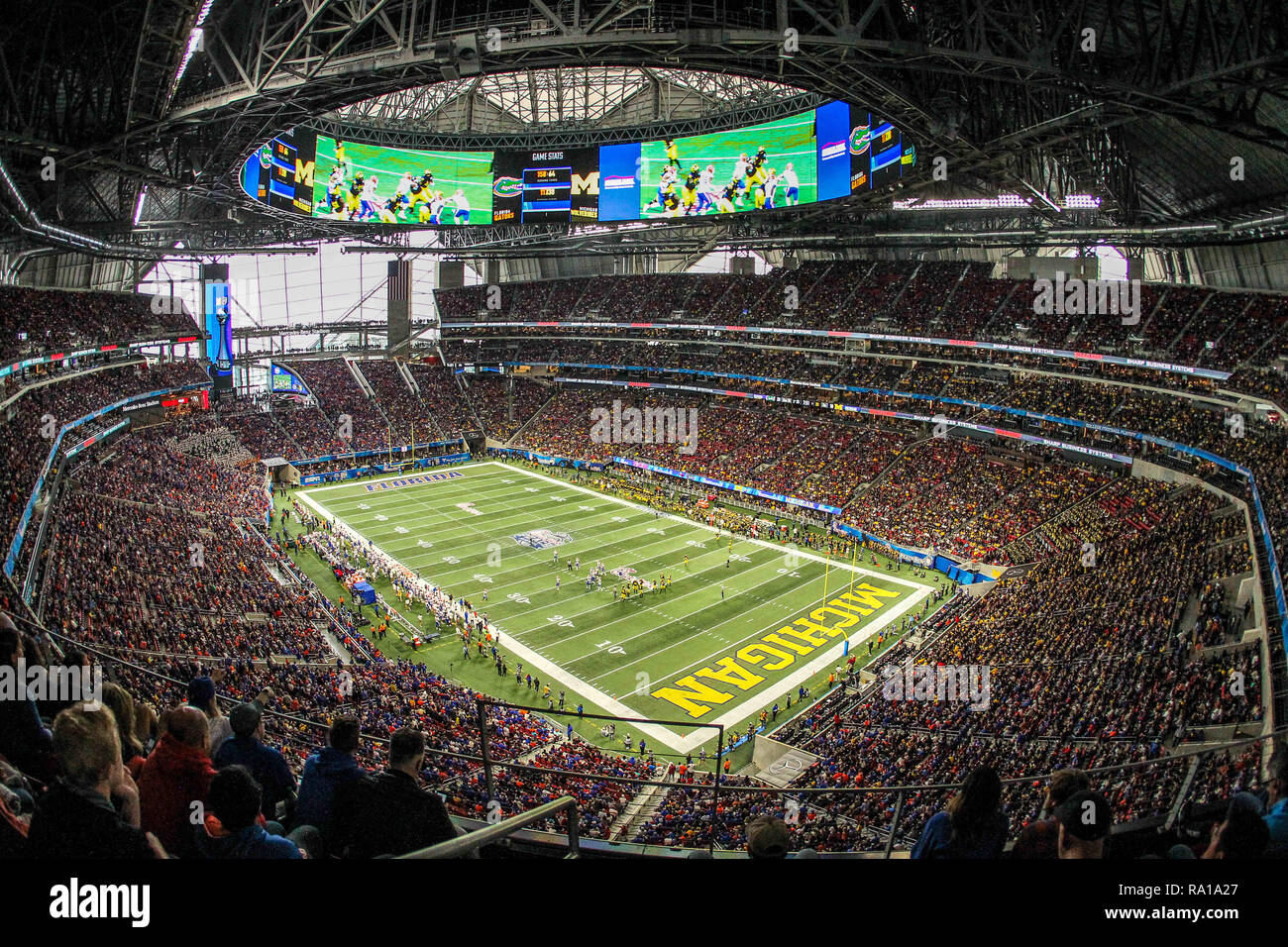 Dicembre 29, 2018: Mercedes Benz Stadium durante il Chick-Fil-una ciotola di pesche, dotato della Florida Gators e il Michigan ghiottoni, giocato a Mercedes Benz Stadium di Atlanta, Georgia. Florida sconfitto Michigan, 41-15, la rivendicazione Peach Bowl campionato. Cecil Copeland/CSM Foto Stock