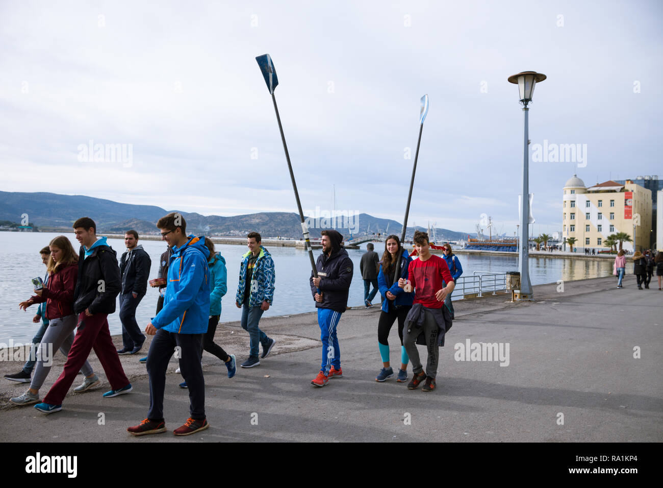 Gli atleti di canottaggio a terra, Volos Grecia Foto Stock