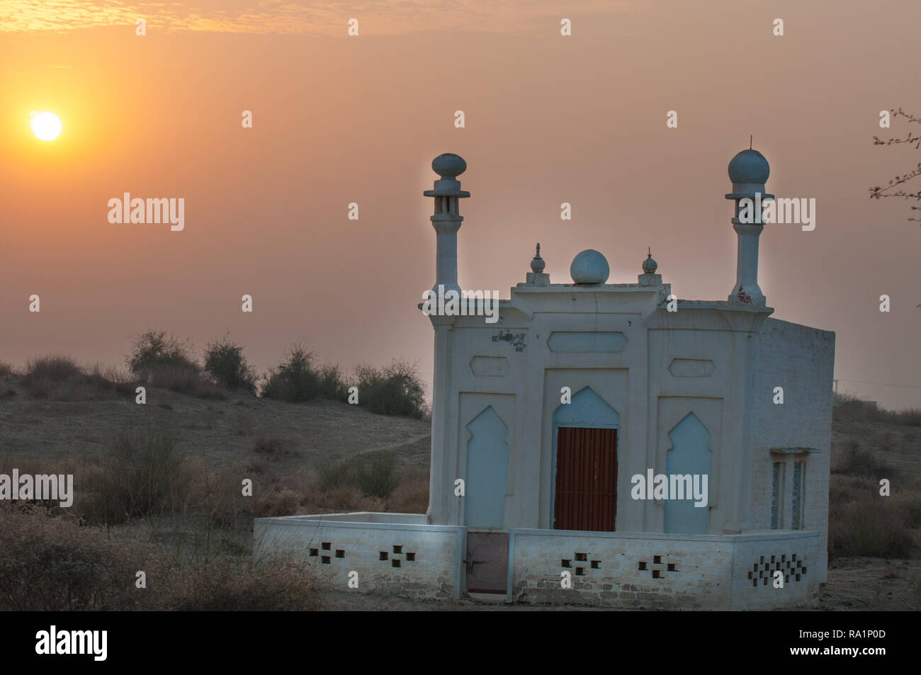 Una piccola moschea nel deserto Foto Stock