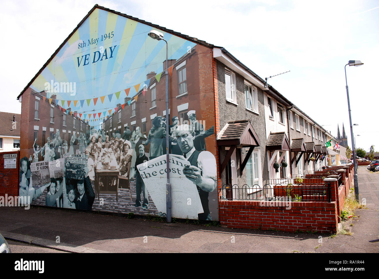 Wandbild/ murale, das an den historische Ereignisse erinnert, im protestantischen Teil Belfasts, in der Naehe der Shankill Road, Belfast, Nordirland ( Foto Stock