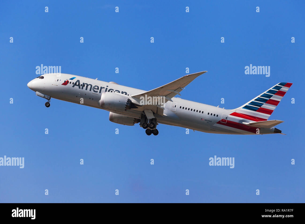 Barcellona, Spagna - 16 Settembre 2018: American Airlines Boeing Dreamliner 787-8 decollo dall'Aeroporto El Prat di Barcellona, Spagna. Foto Stock