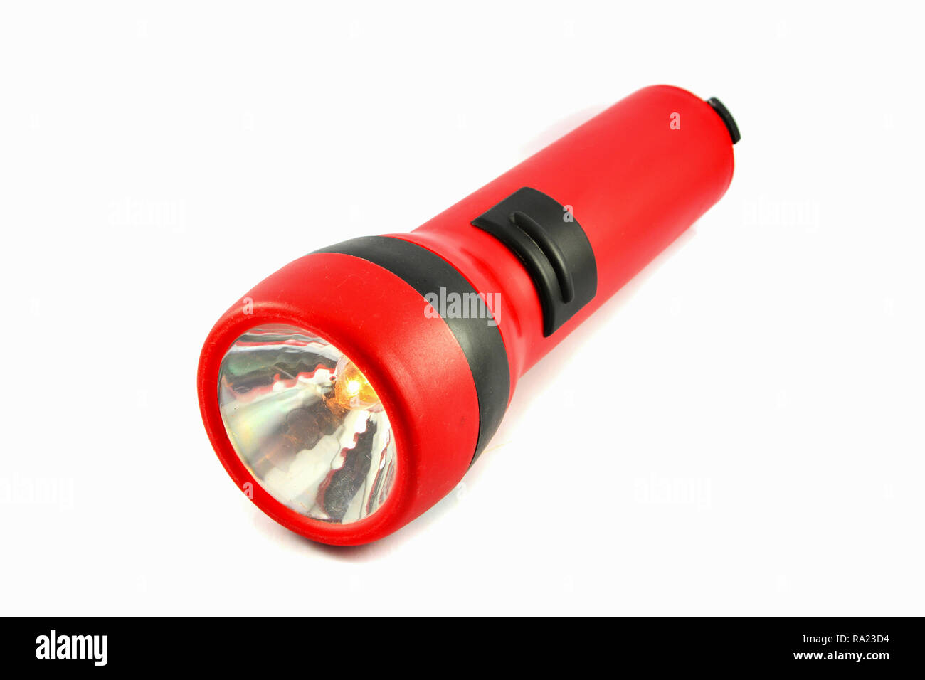 Torcia elettrica isolata con luci di colore arancione / rosso torcia luce su sfondo bianco Foto Stock