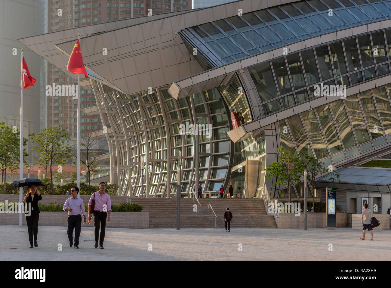 Hong Kong West Kowloon Station, il gateway a Hong Kong i collegamenti ferroviari a grande velocità con la Cina continentale, nel tardo pomeriggio di novembre sunshine. Foto Stock