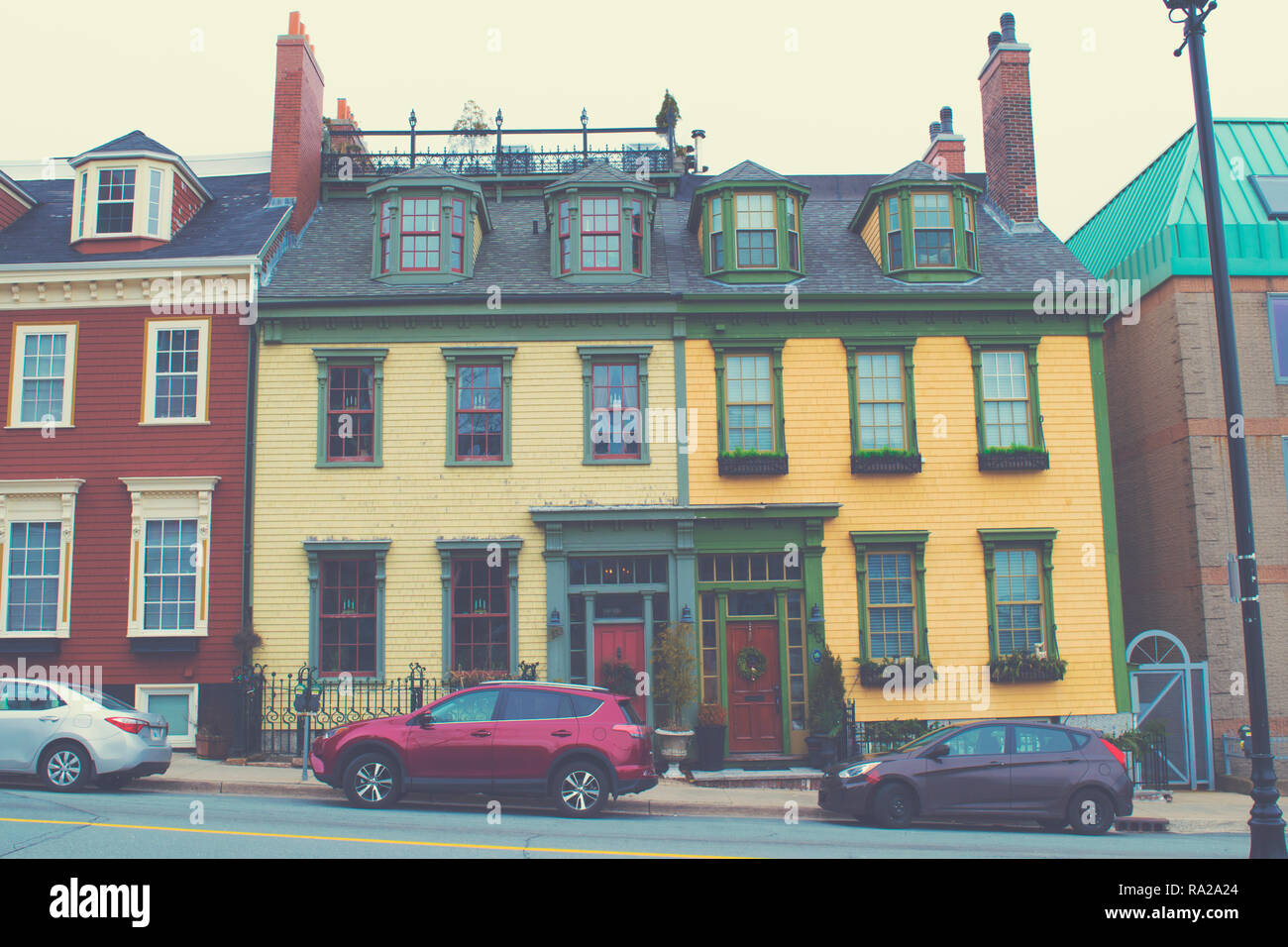 Vecchia casa metà Paint Job Foto Stock