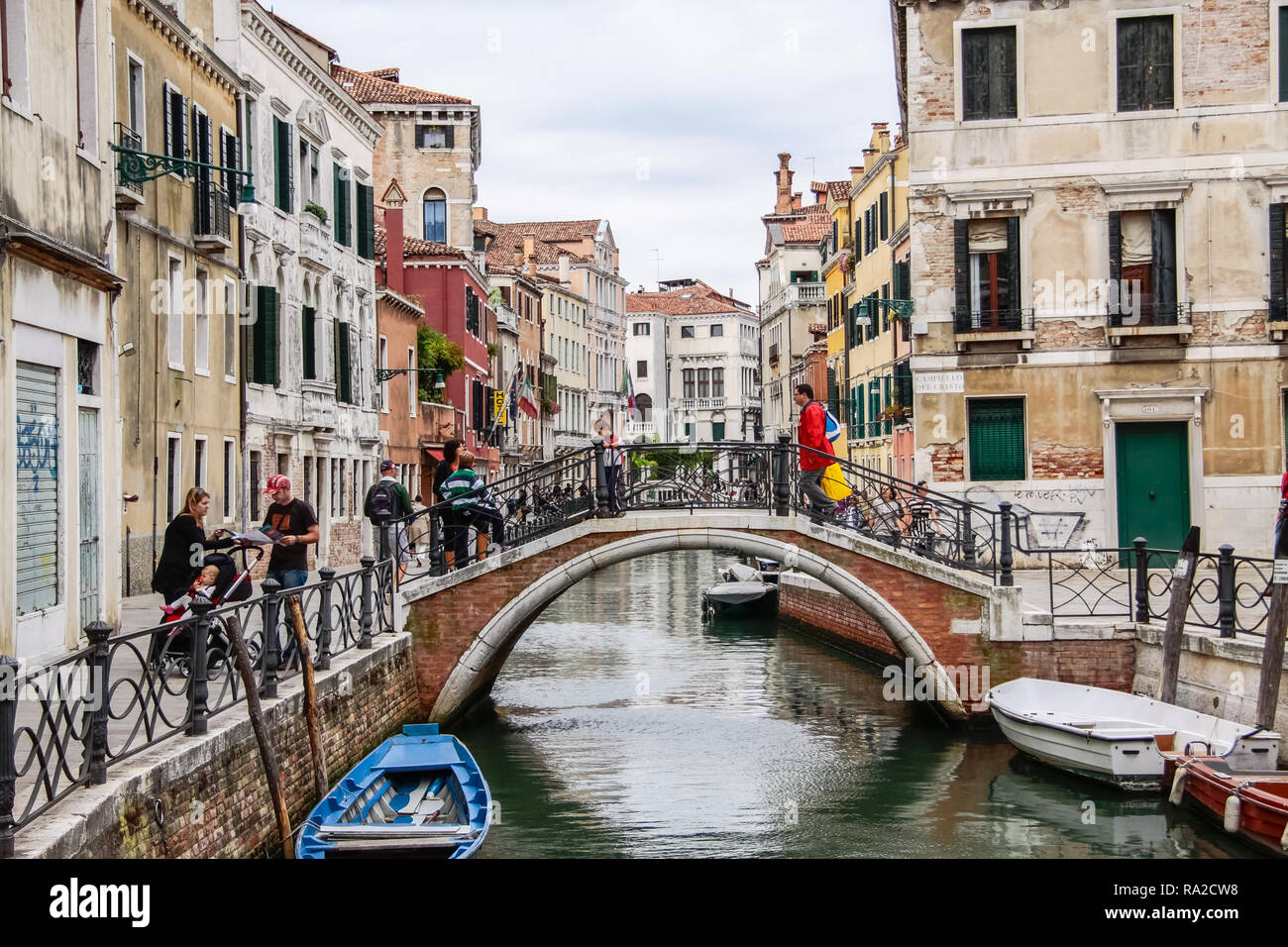 Venezia, Italia - 29 Maggio 2016: Venezia in Italia, l'architettura della città di Venezia è una destinazione turistica popolare dell'Europa. Foto Stock
