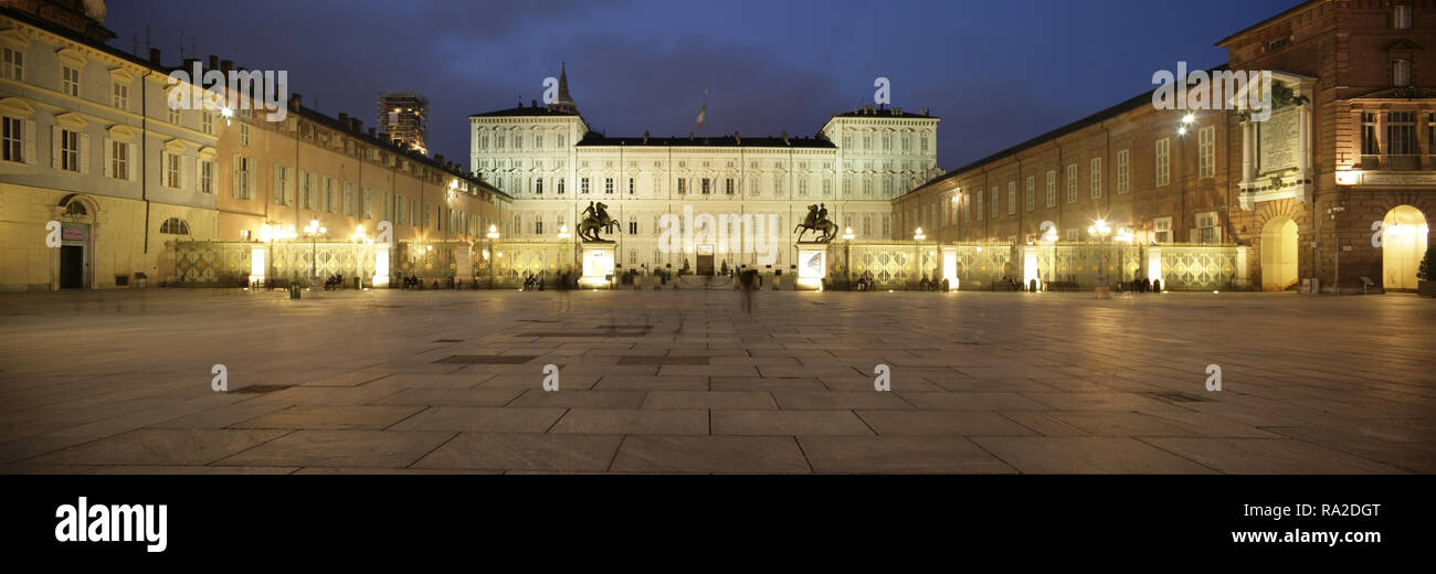 Piazza Castello e Palazzo Reale di Torino, Italia. Foto Stock