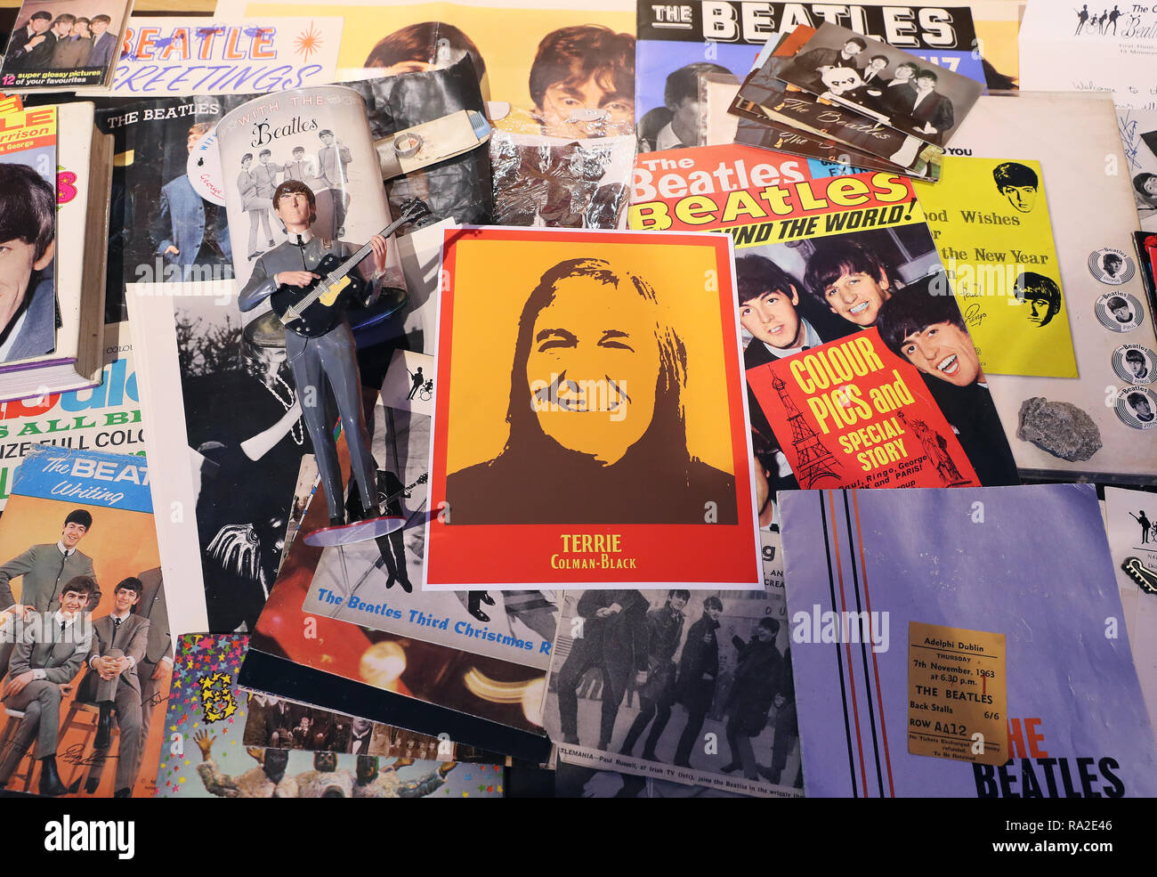 Precedentemente inedito foto datata 12/12/2018 del Beatles paraphernalia appartenenti a Terri Colman-Black sul display all'Irish Rock 'n' Roll Museum di Dublino. Foto Stock