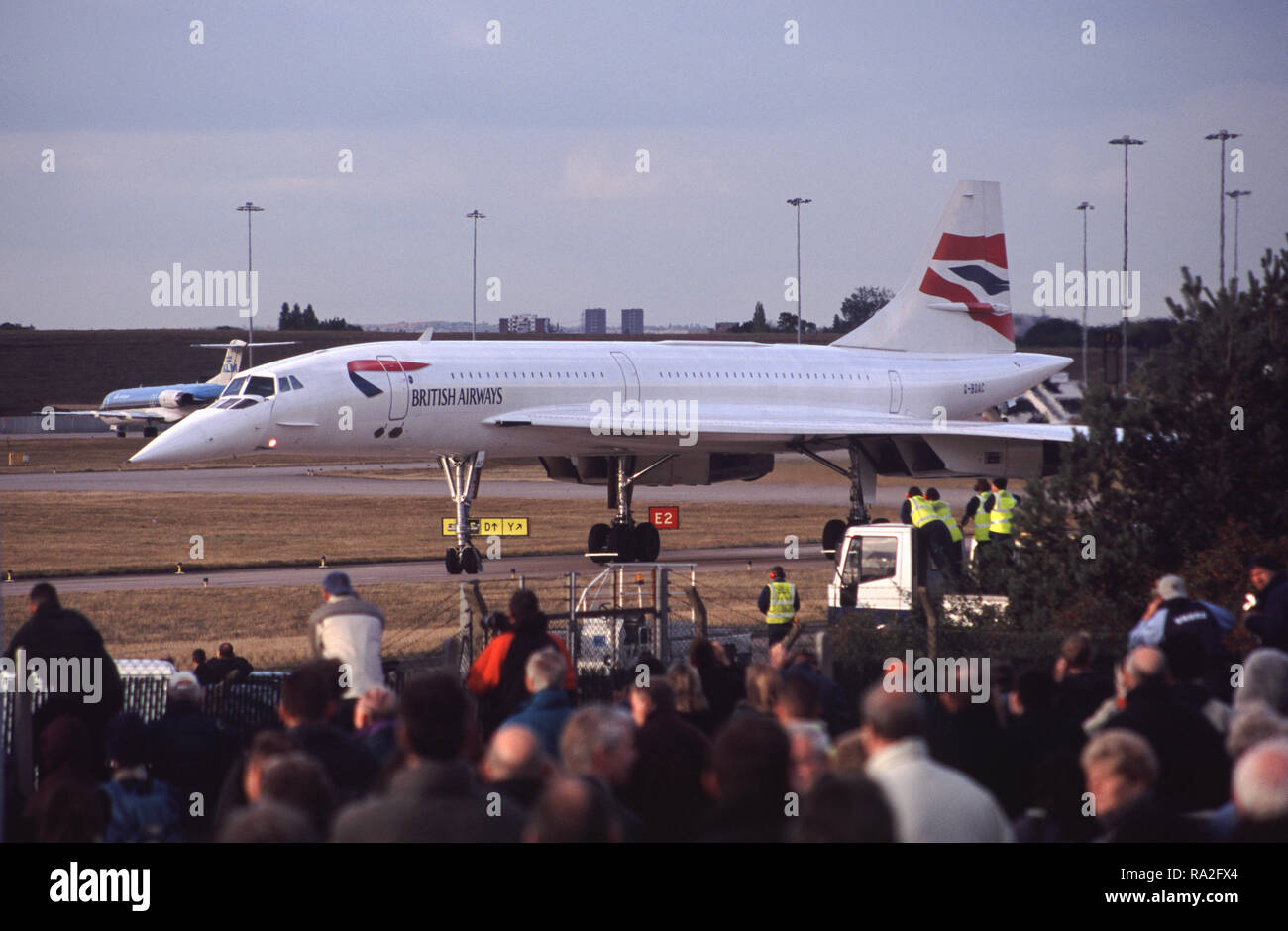 British Airways Concorde aereo supersonico, n. di serie G-BOAC in rullaggio verso la pista di atterraggio all'aeroporto internazionale di Birmingham nel mese di ottobre, 2003. Foto Stock