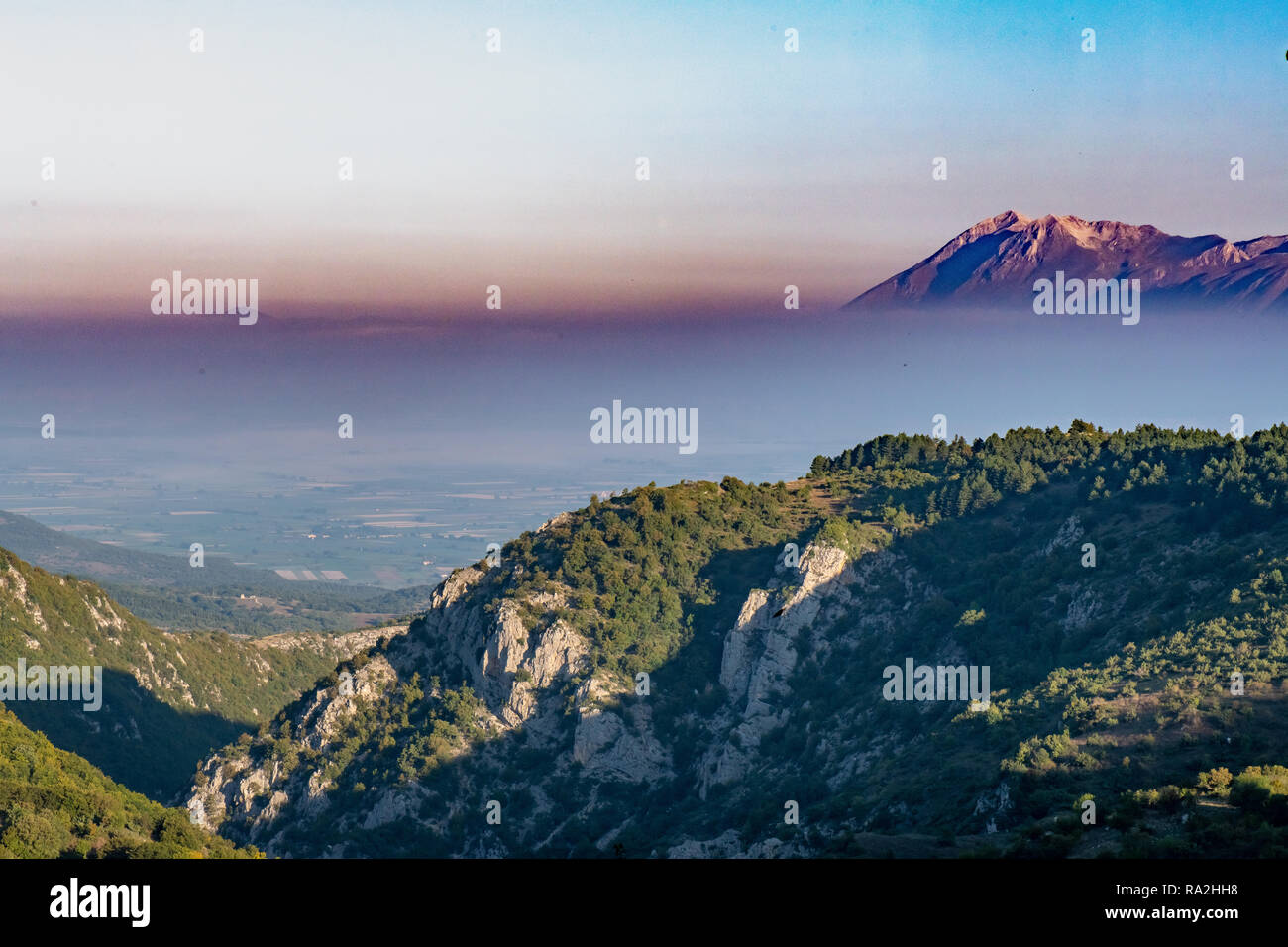 Sunrise a Gioia Vecchio, Parco Nazionale d'Abruzzo, Italia Foto Stock