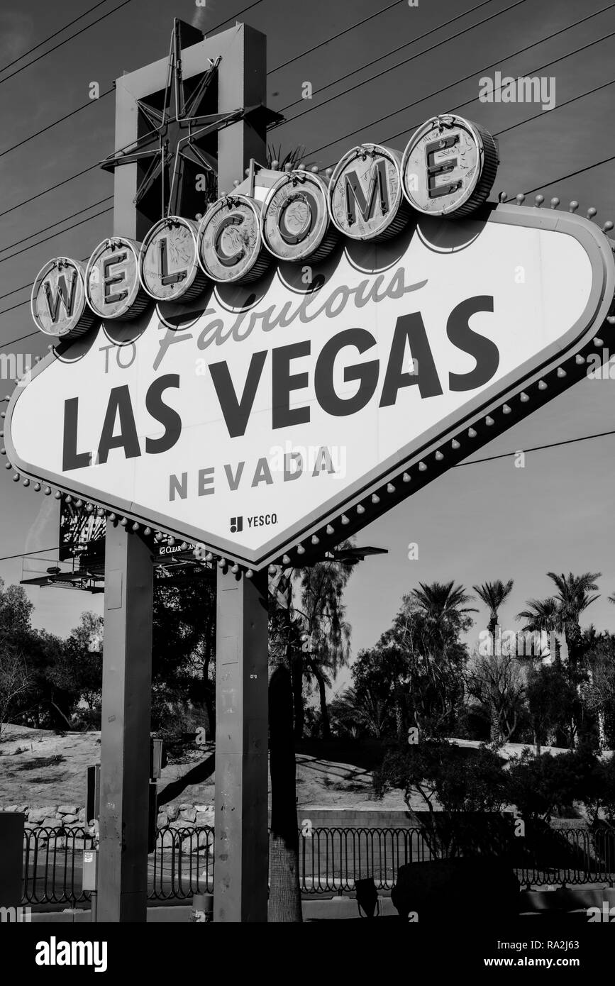 Vintage 'Benvenuto nella favolosa Las Vegas, Nevada' segno, un famoso punto di riferimento in Las Vegas NV all'entrata di Las Vegas Strip, in bianco e nero Foto Stock
