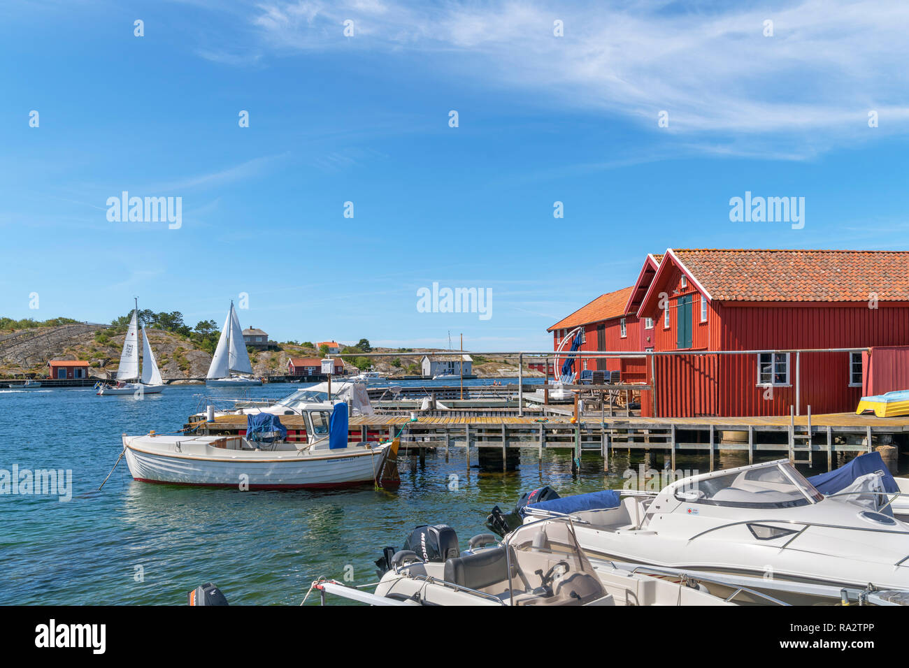 Lungomare nel villaggio di pescatori di Mollösund, Orust, Costa Bohuslän, Götaland, Svezia Foto Stock