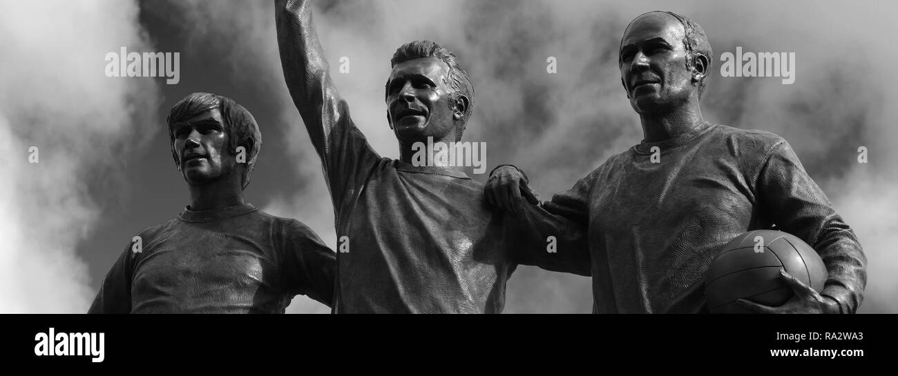 Il Regno Trinità scultore di Philip Jackson, Manchester United 'Old Trafford' terra, Manchester, Inghilterra, Regno Unito Foto Stock