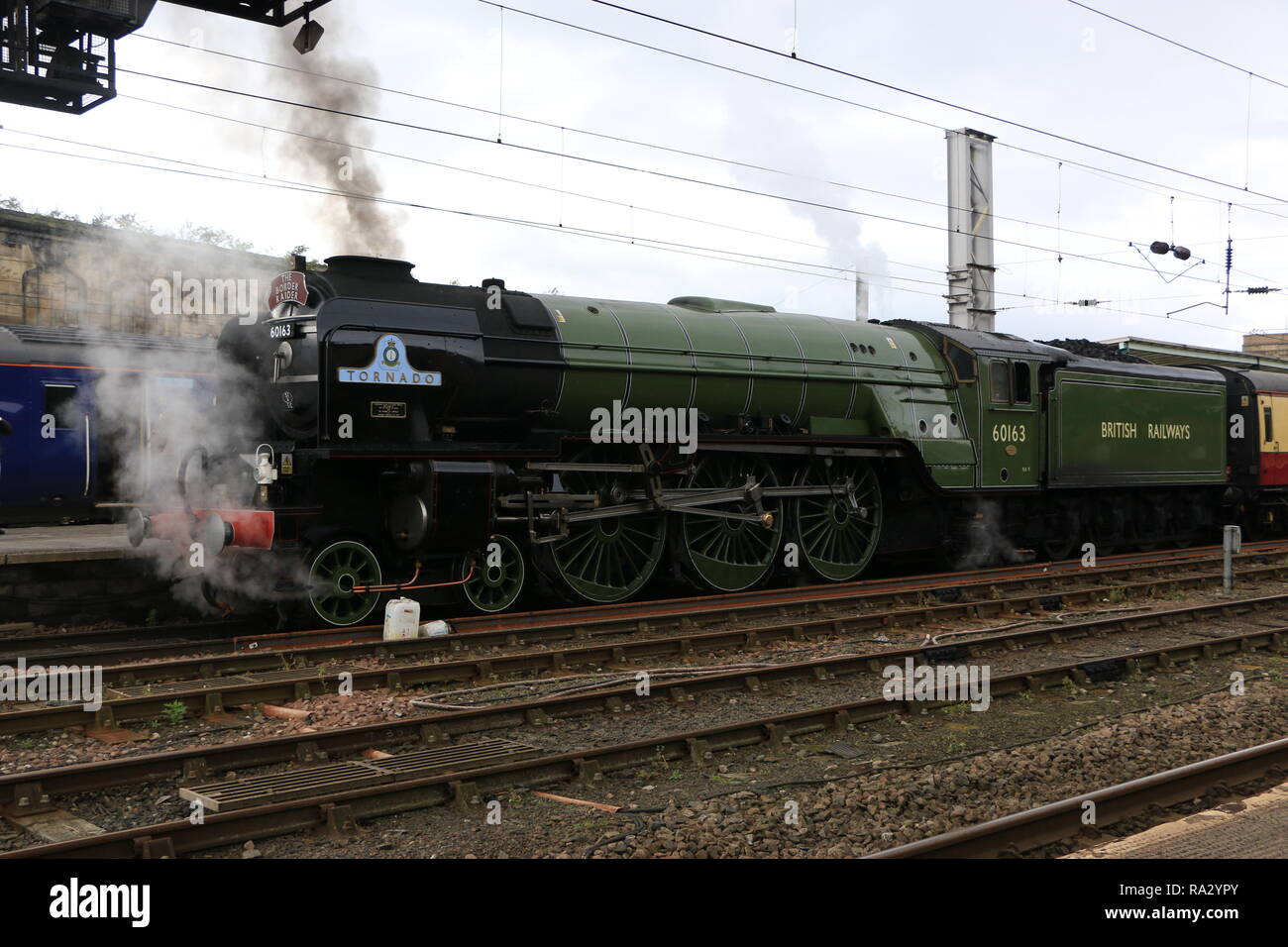 British Railways Peppe LNER Classe A1 locomotiva a vapore n. 60163 'Tornado' a Carlisle station su 'confine Raider' servizio charter. Foto Stock