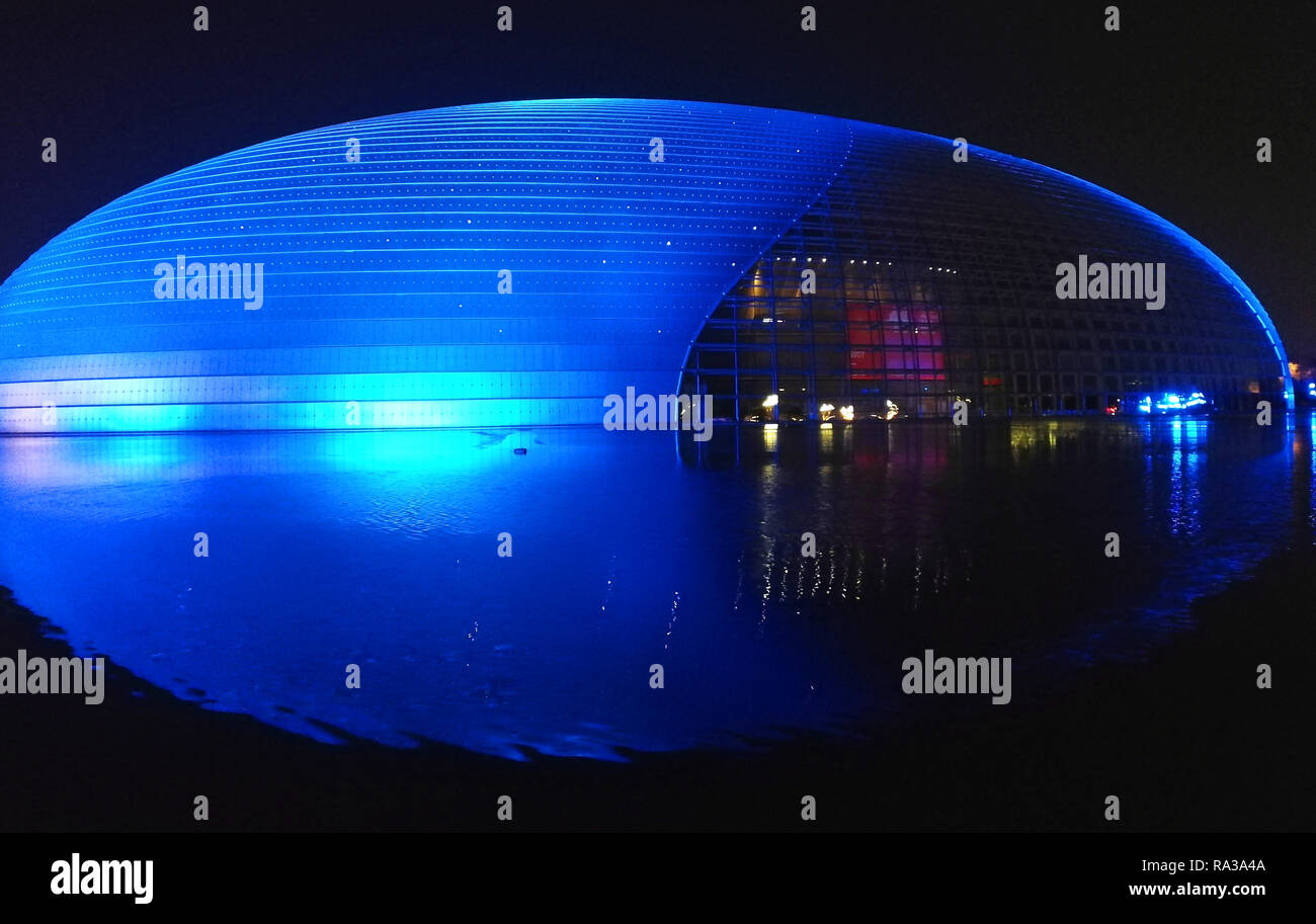 Beijing, Pechino, Cina. 1a gen, 2019. Pechino, Cina-show di illuminazione del Centro Nazionale per le Arti dello spettacolo segna il nuovo anno a Pechino in Cina. Credito: SIPA Asia/ZUMA filo/Alamy Live News Foto Stock